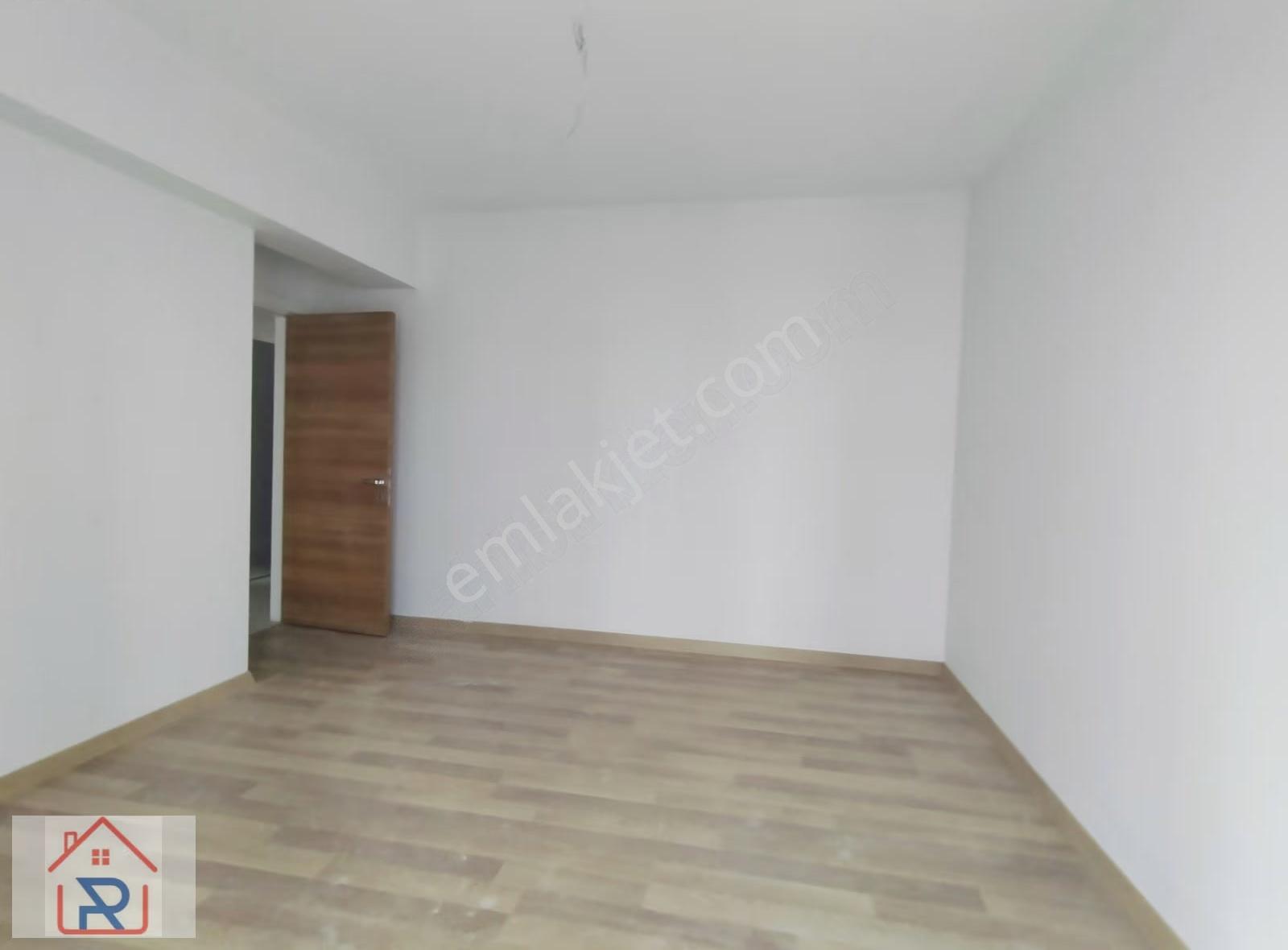 Havuzlu İki Cepheli 3+1 Köşe Tip Arakat 196m² Daire - Görsel 3