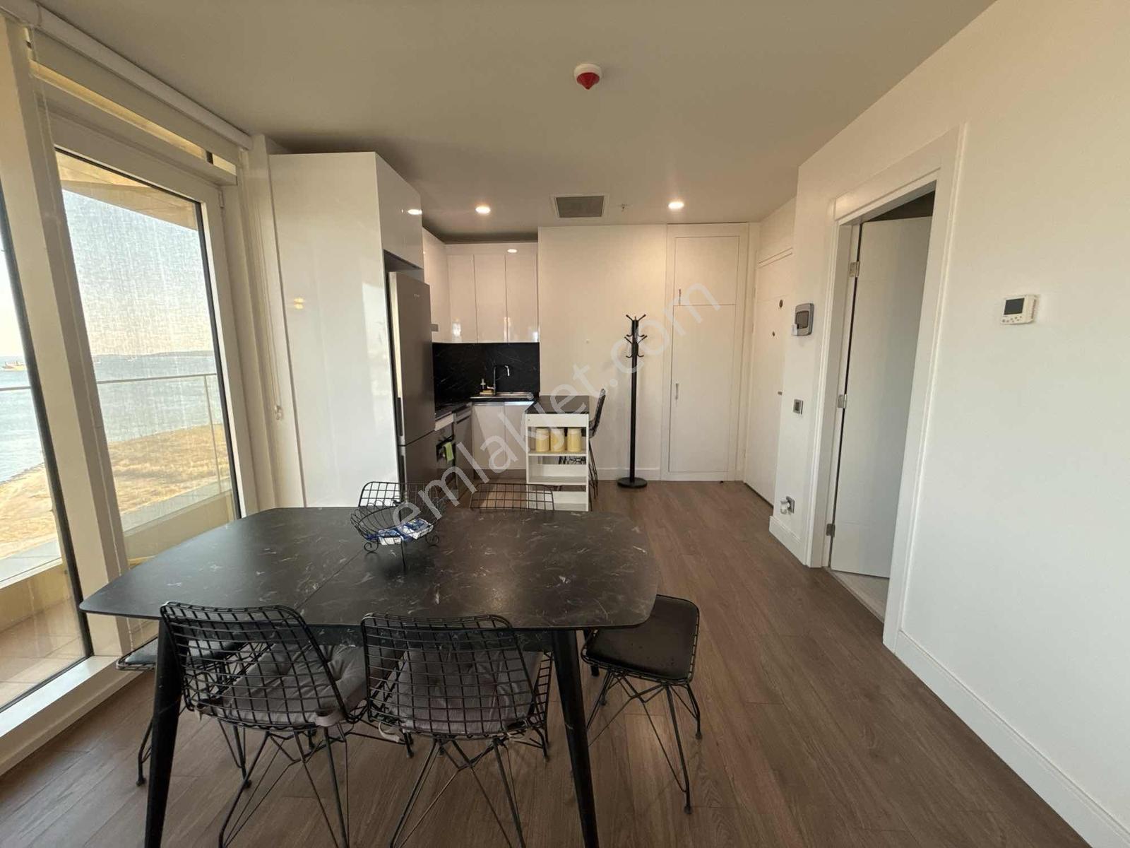 Kaçmaz Emlak İstmarina Kiralık 2+1 Full Eşyalı Ön Cephe Manzaral - Görsel 3