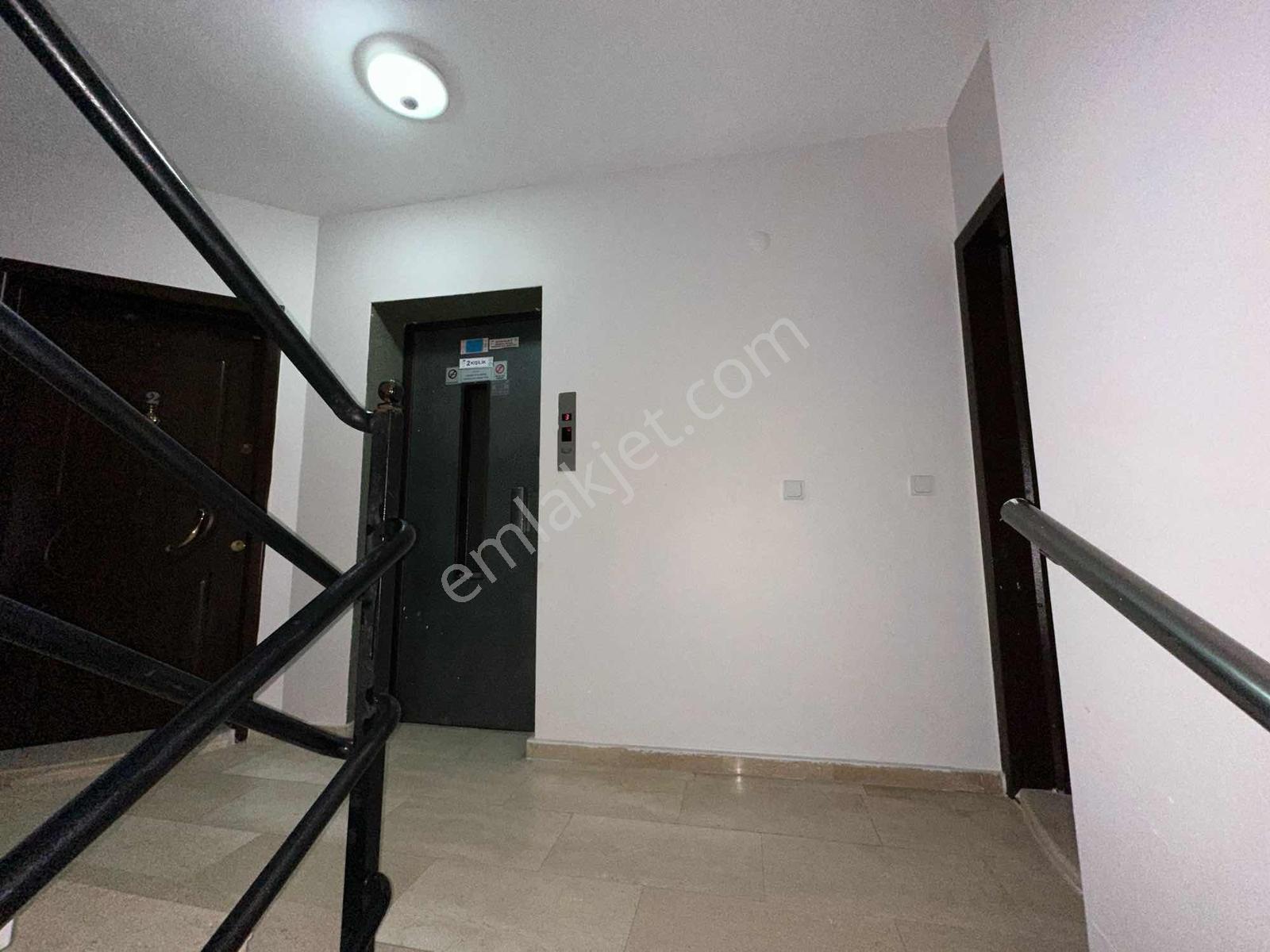 Kuşadası Marina Bölgesinde Satılık 2+1 Bahçe Katı Daire Kuşa - Görsel 16