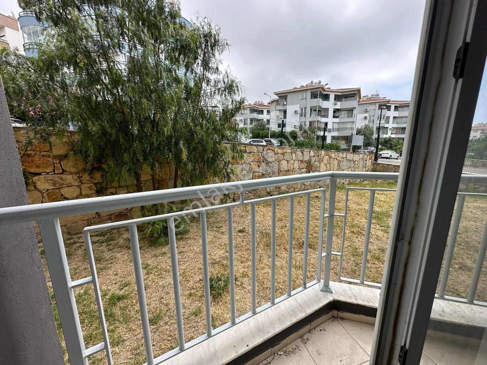 Kuşadası Marina Bölgesinde Satılık 2+1 Bahçe Katı Daire Kuşa - Görsel 17