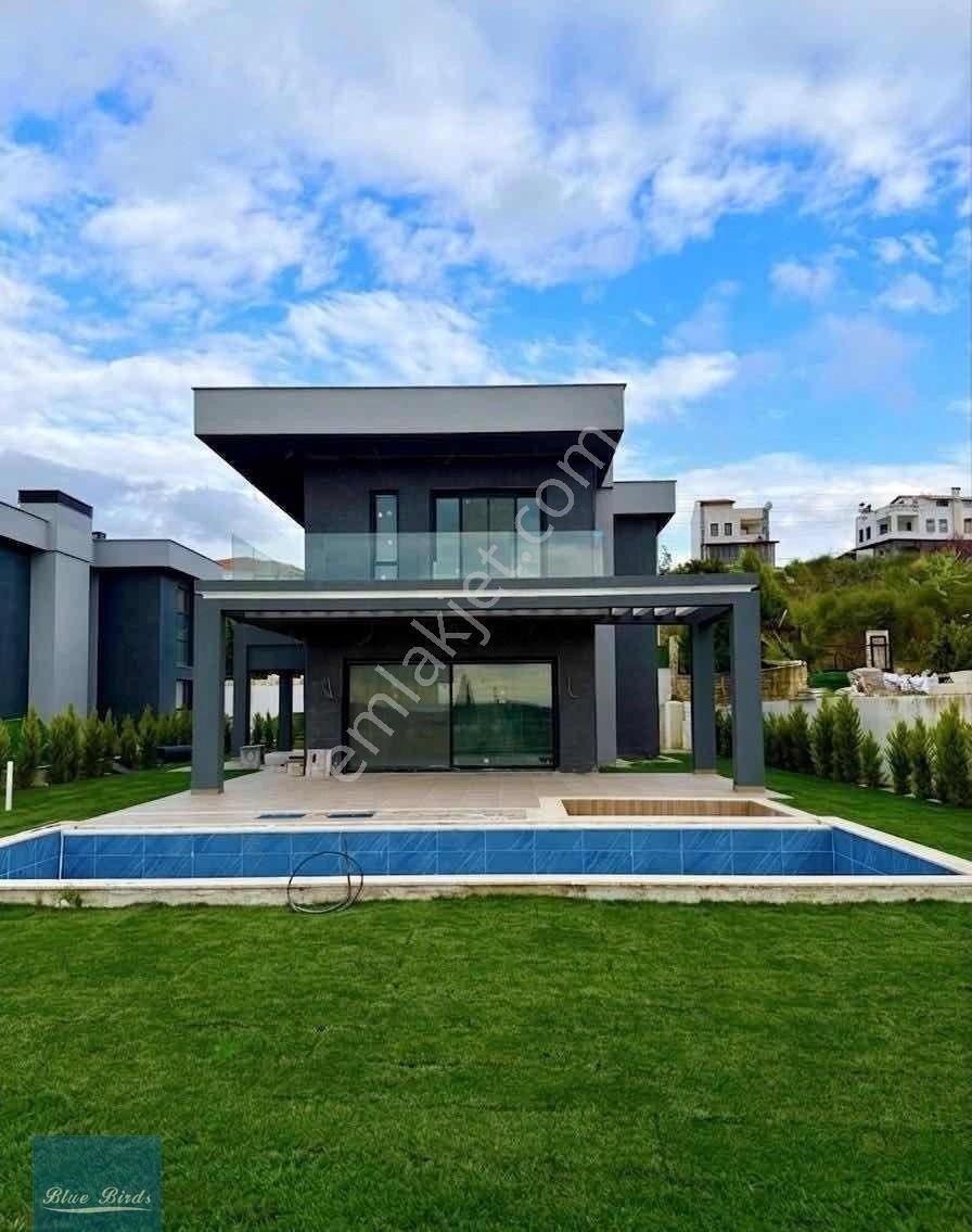 Deniz Manzaralı 6 + 2 Fırsat Villa - Görsel 12
