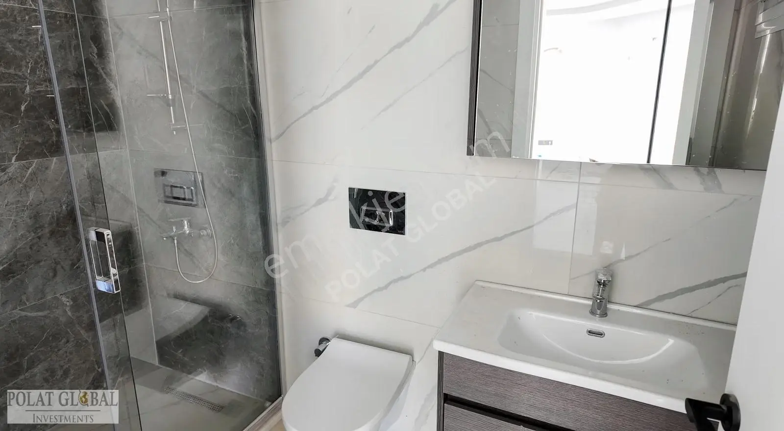 Güllük Merkezde Kiralık 3+1/2+1/1+1 Daireler Ve Dükkanlar