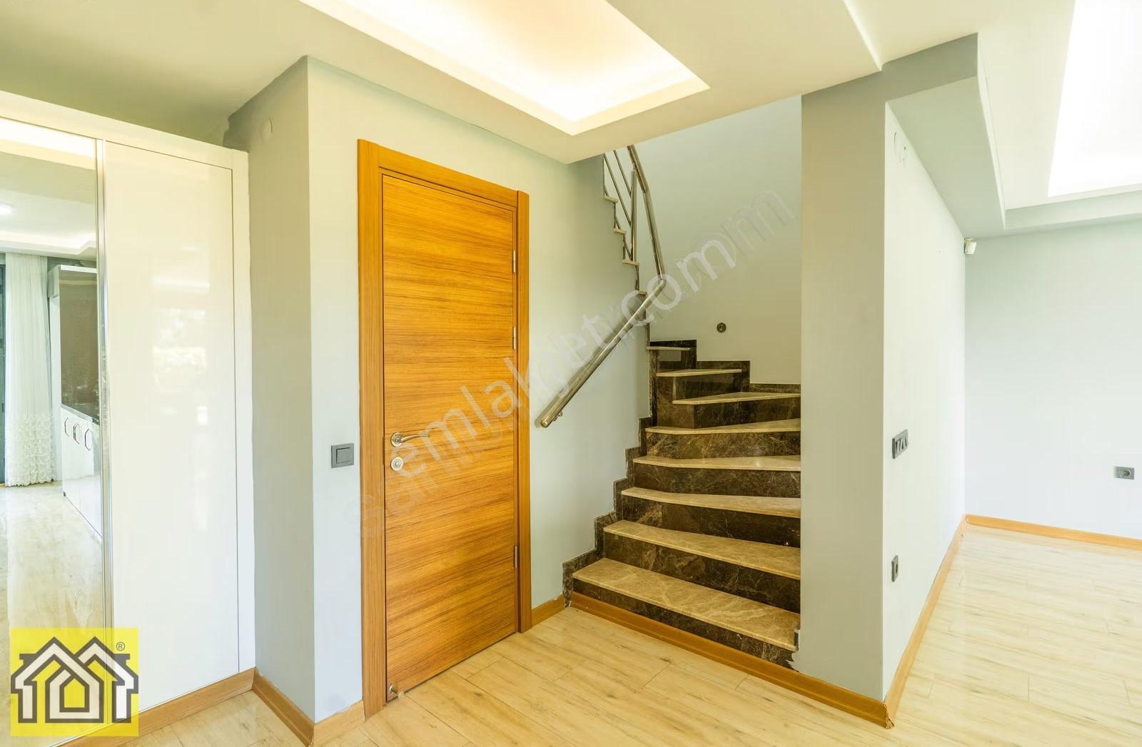 Güzelbahçede Denize 10 Metre,site İçinde Deniz Manzaralı Villa - Görsel 19