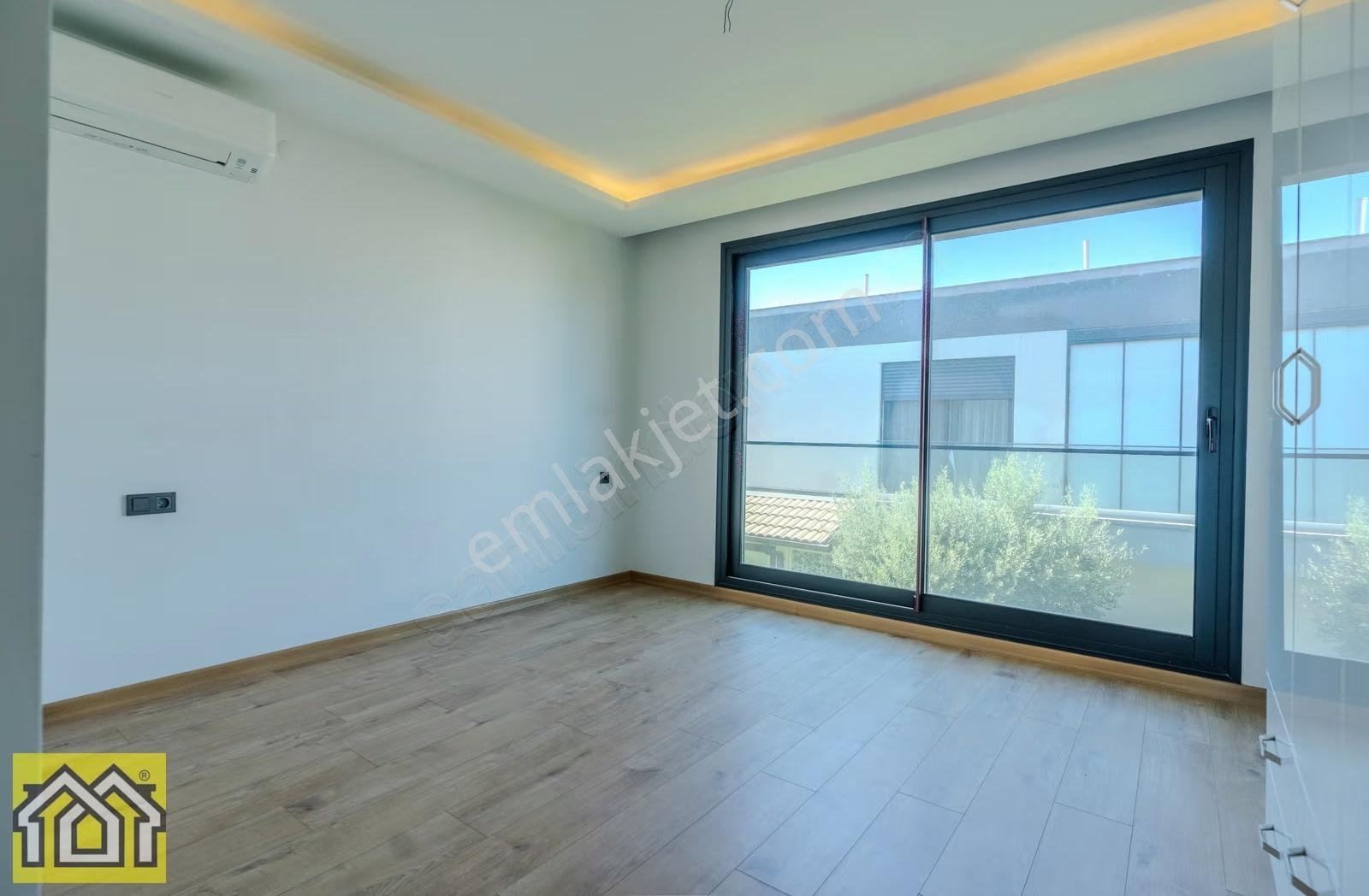 Güzelbahçede Denize 10 Metre,site İçinde Deniz Manzaralı Villa - Görsel 17