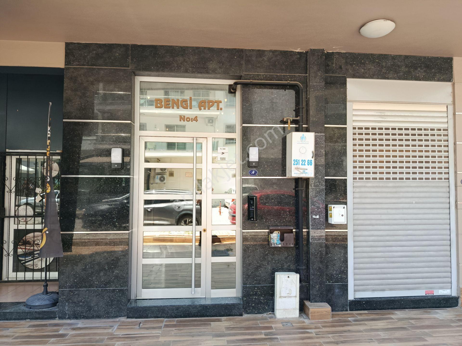 Karşıyaka Yalı'da Mükemmel Konumda, Bakımlı Çift Cephe 2+1 Daire - Görsel 5