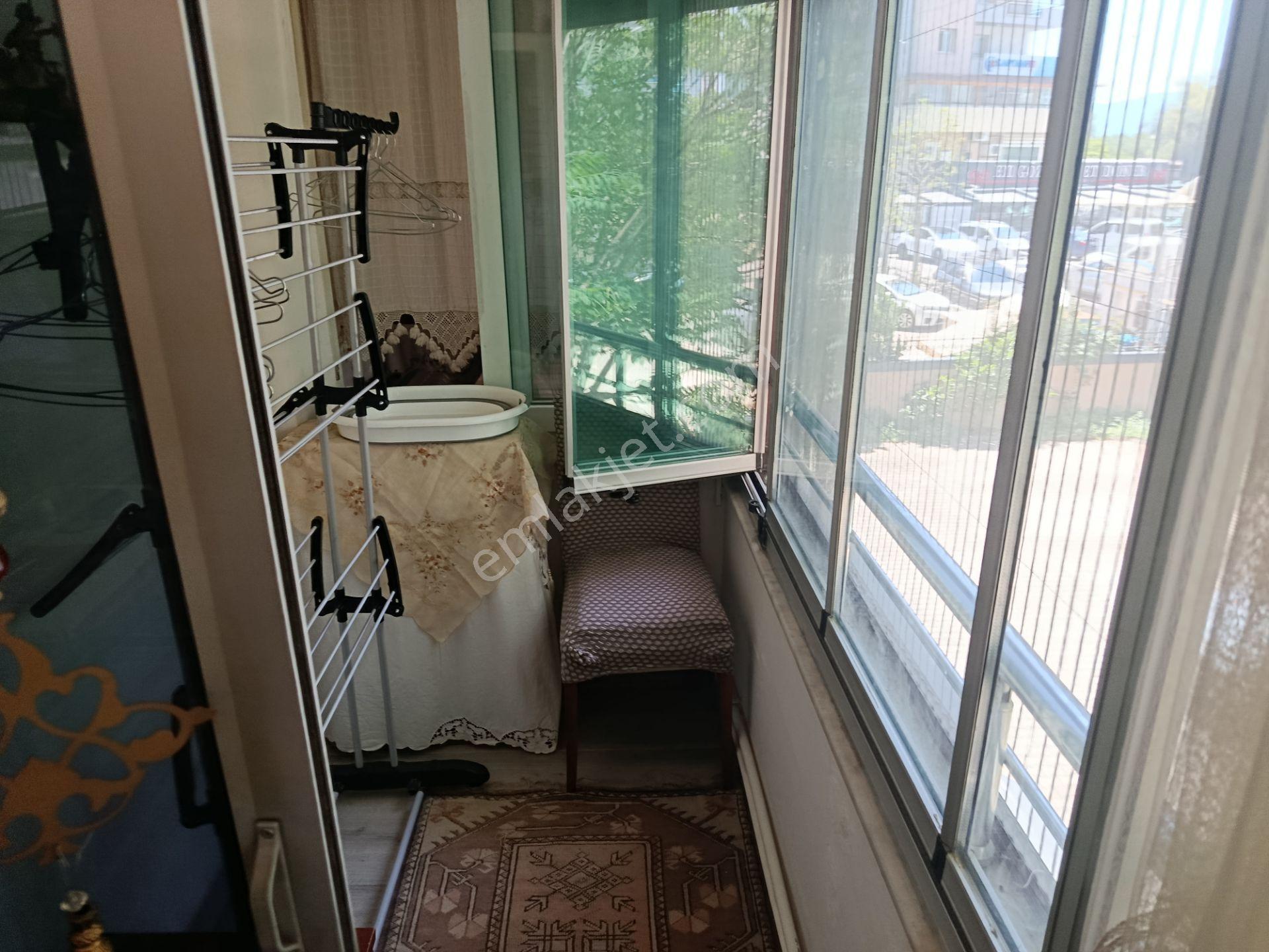 Karşıyaka Yalı'da Mükemmel Konumda, Bakımlı Çift Cephe 2+1 Daire - Görsel 14