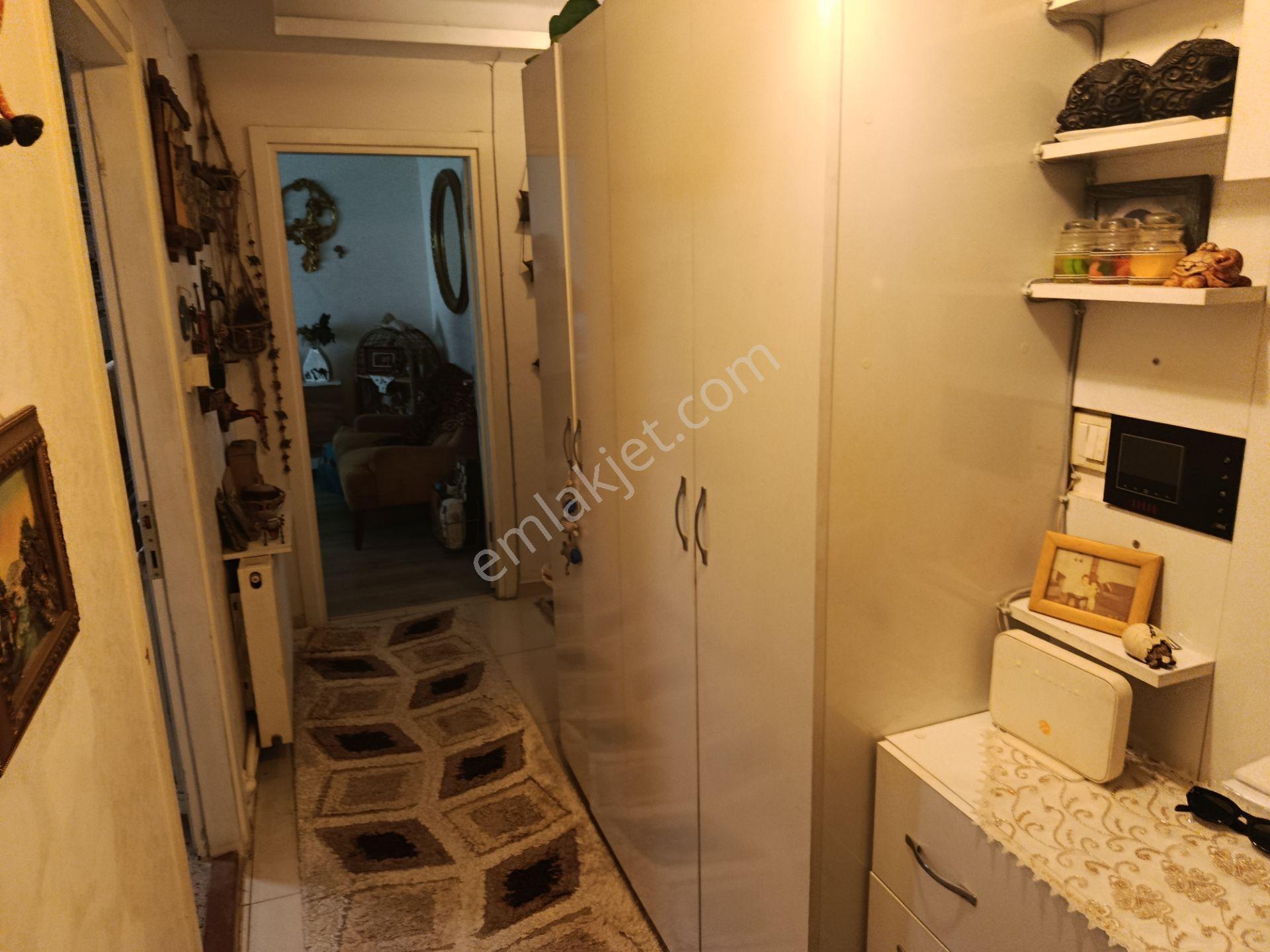 Karşıyaka Yalı'da Mükemmel Konumda, Bakımlı Çift Cephe 2+1 Daire - Görsel 27