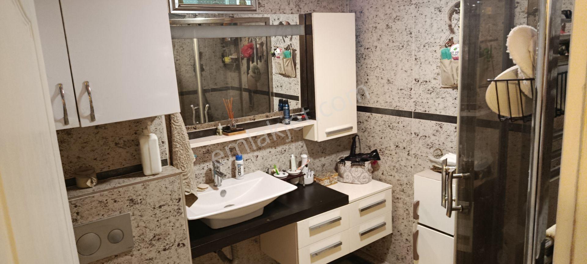 Karşıyaka Yalı'da Mükemmel Konumda, Bakımlı Çift Cephe 2+1 Daire - Görsel 31