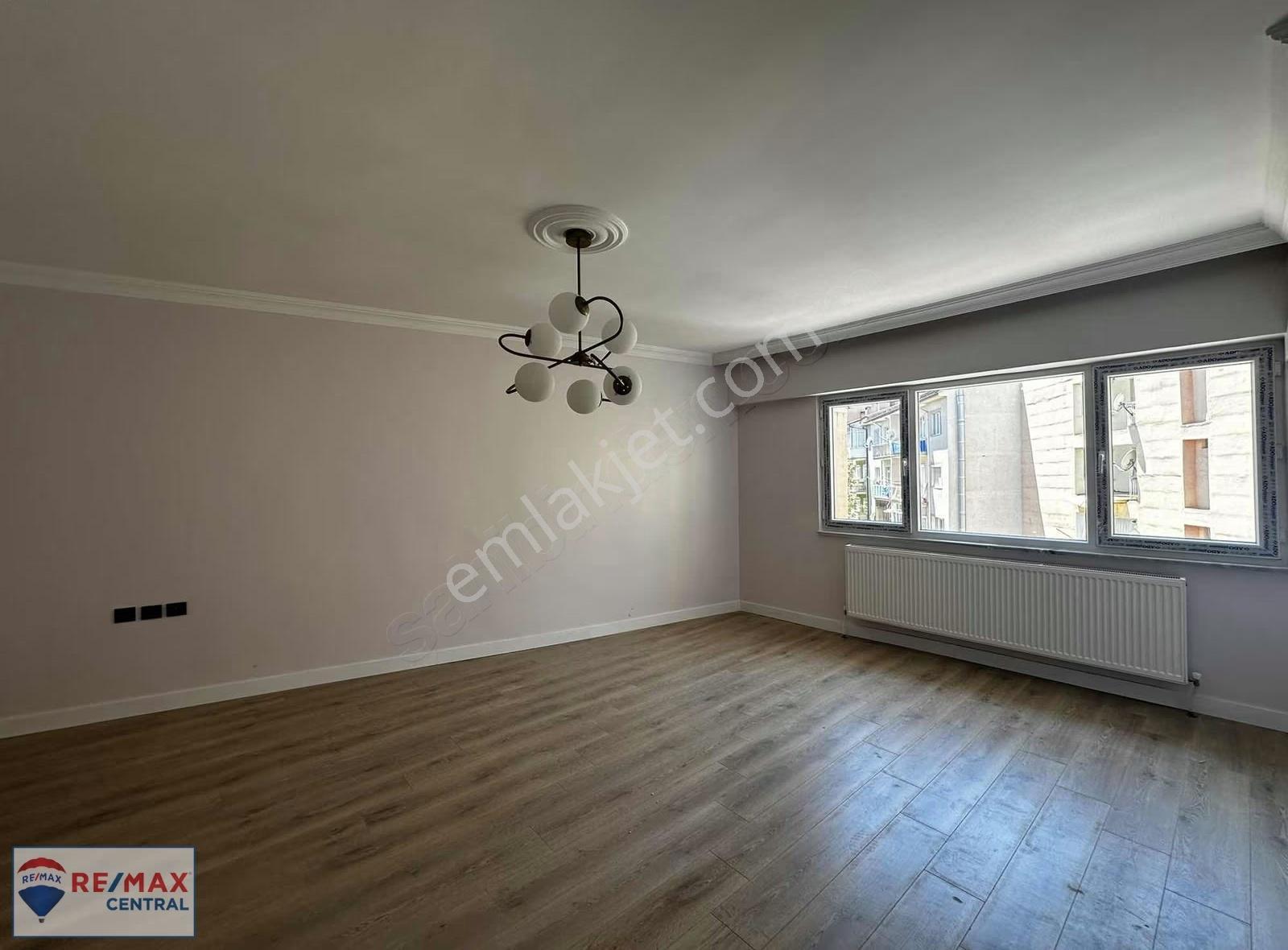 Remax Central Çarşıda Bakımlı Geniş Ayrı Mutfaklı 2+1 Daire - Görsel 5