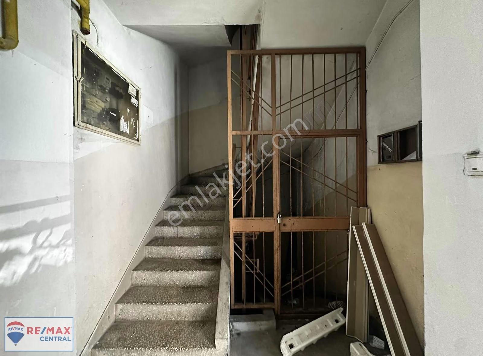 Remax Central Çarşıda Bakımlı Geniş Ayrı Mutfaklı 2+1 Daire - Görsel 13
