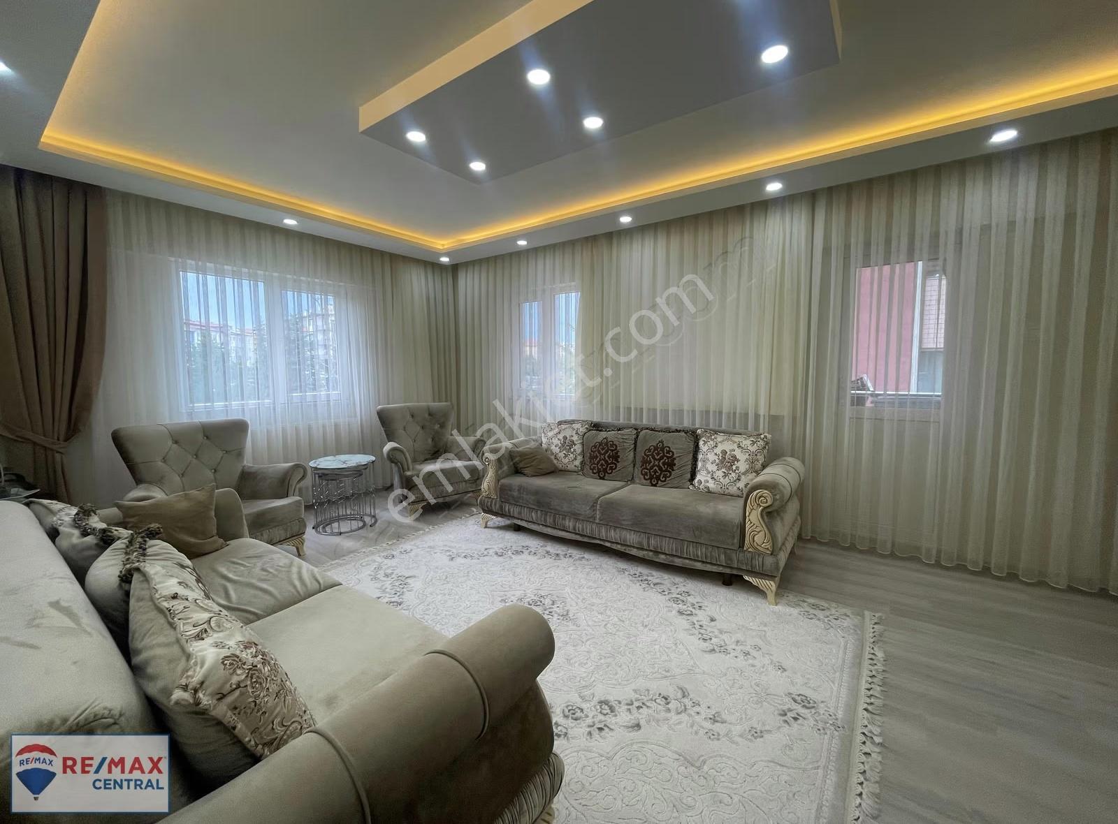 Re/max Central'dan Aksu Kenarında 3+1 Geniş Satılık Daire
