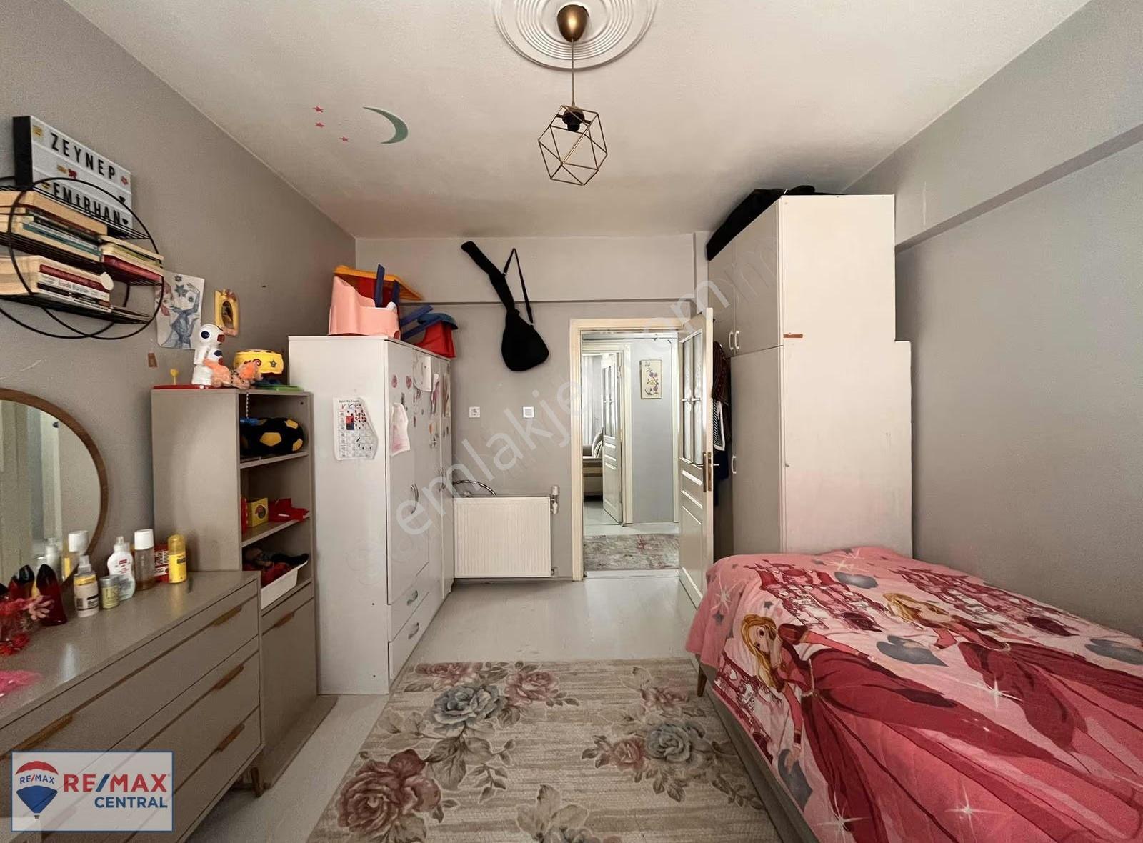 Remax Central`den Paşabey Mahallesinde Satılık 3+1 Daire - Görsel 3