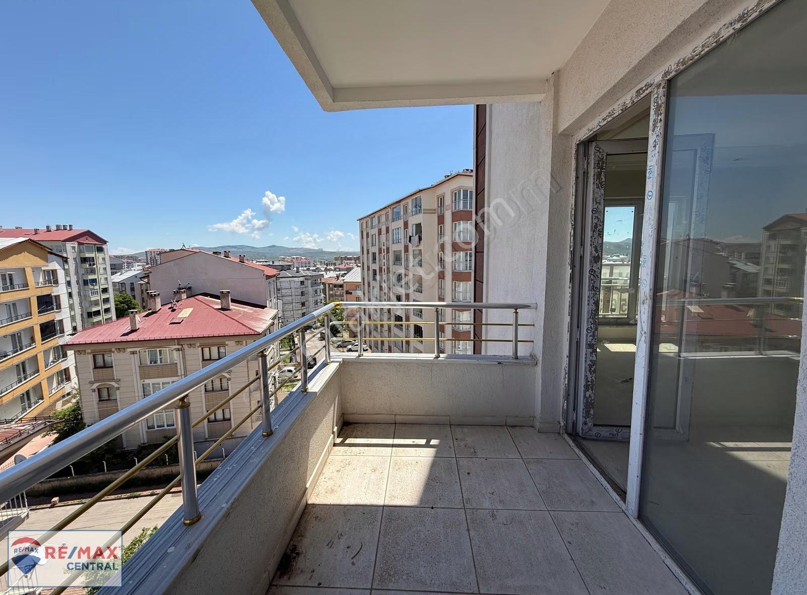 Re/max Central'dan Şeyhşamil Mah. Geniş Kullanışlı Satılık 3+1 - Görsel 5