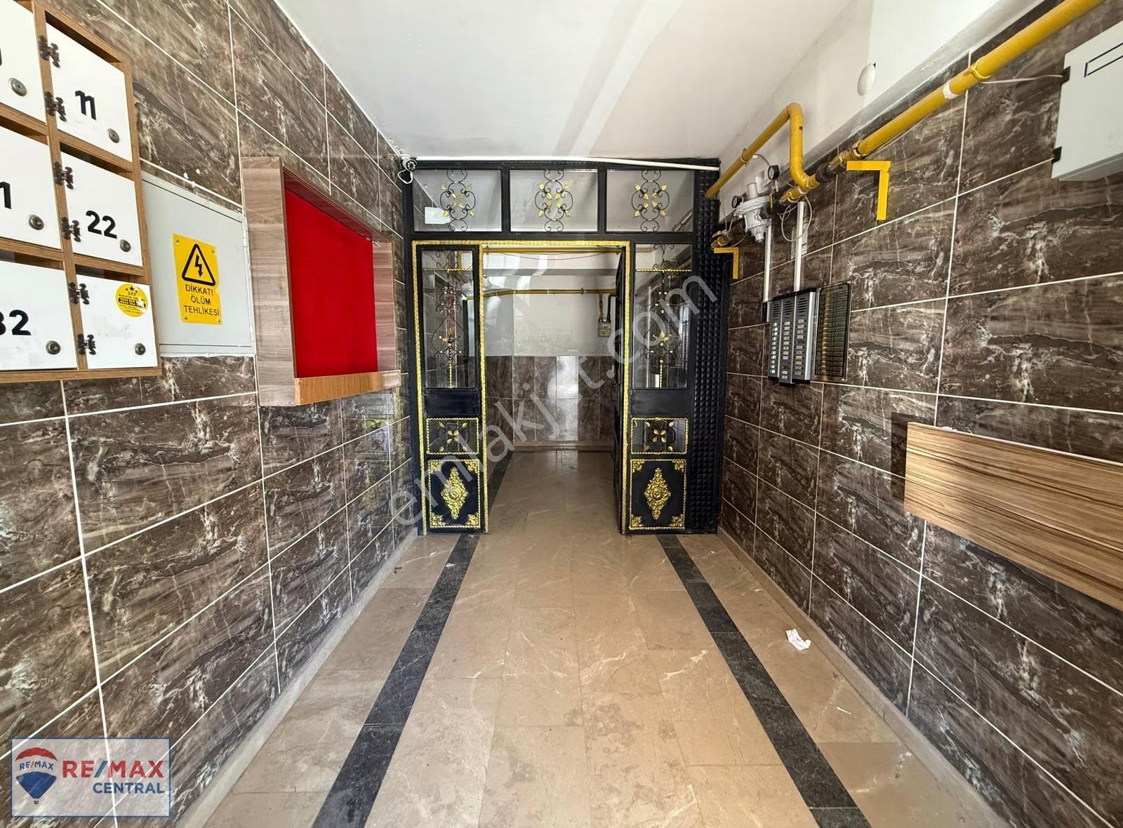 Re/max Central'dan Şeyhşamil Mah. Geniş Kullanışlı Satılık 3+1 - Görsel 15