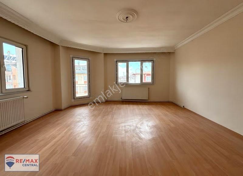 Remax Central'dan Kazancılar'da Asansörlü 2+1 Bakımlı Kiralık - Görsel 2