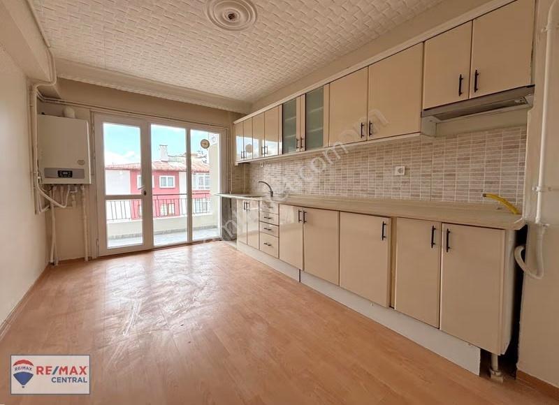 Remax Central'dan Kazancılar'da Asansörlü 2+1 Bakımlı Kiralık