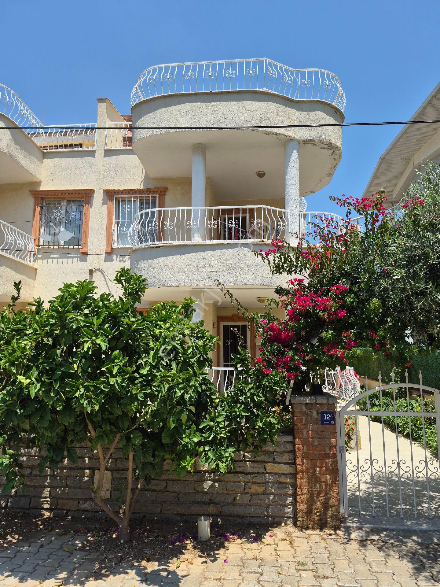 Didim De Satılık Altınkum Mahallesinde Yeşilkent Te 3+1 Tripleks Villa