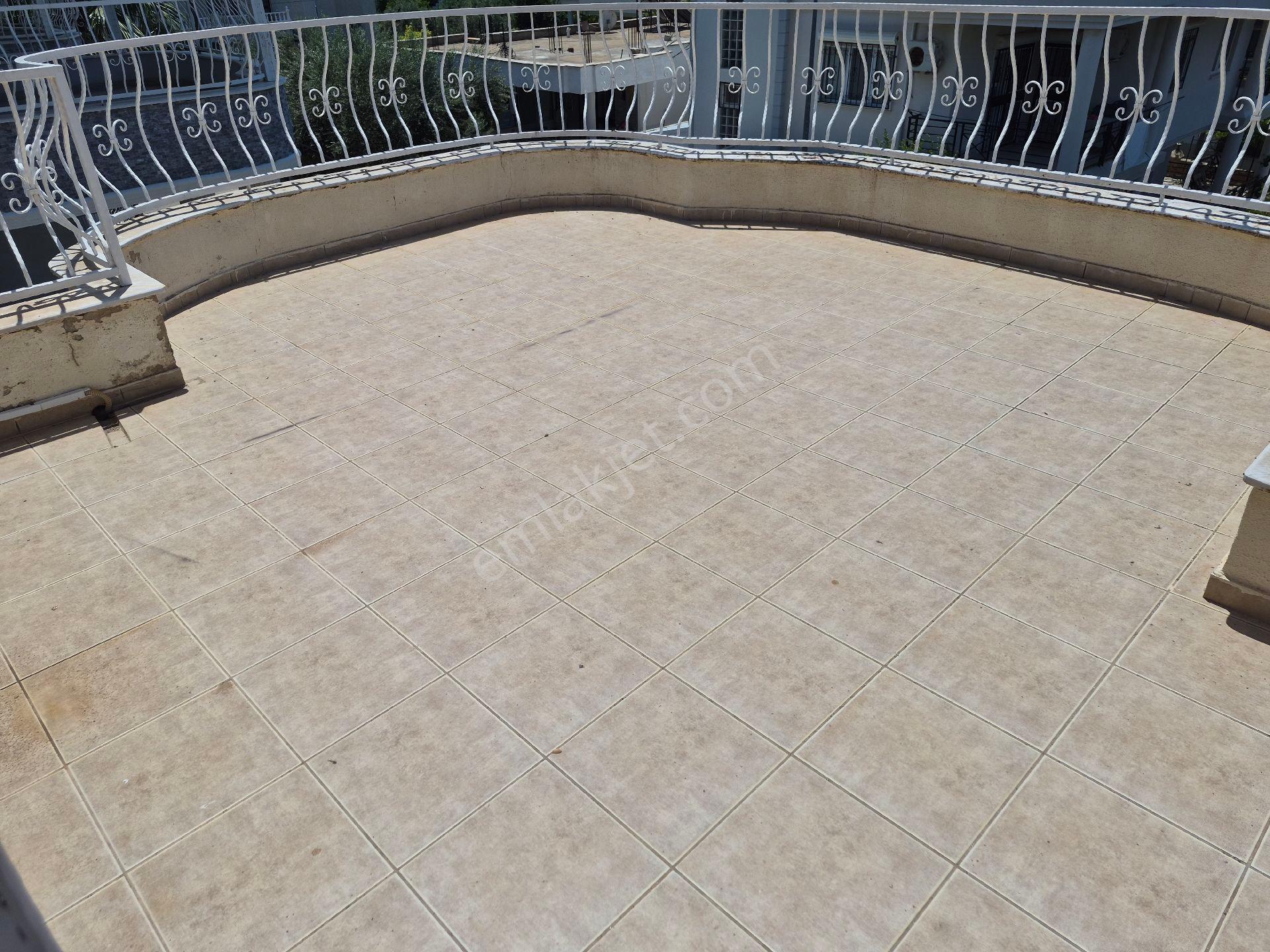 Didim De Satılık Altınkum Mahallesinde Yeşilkent Te 3+1 Tripleks Villa - Görsel 35