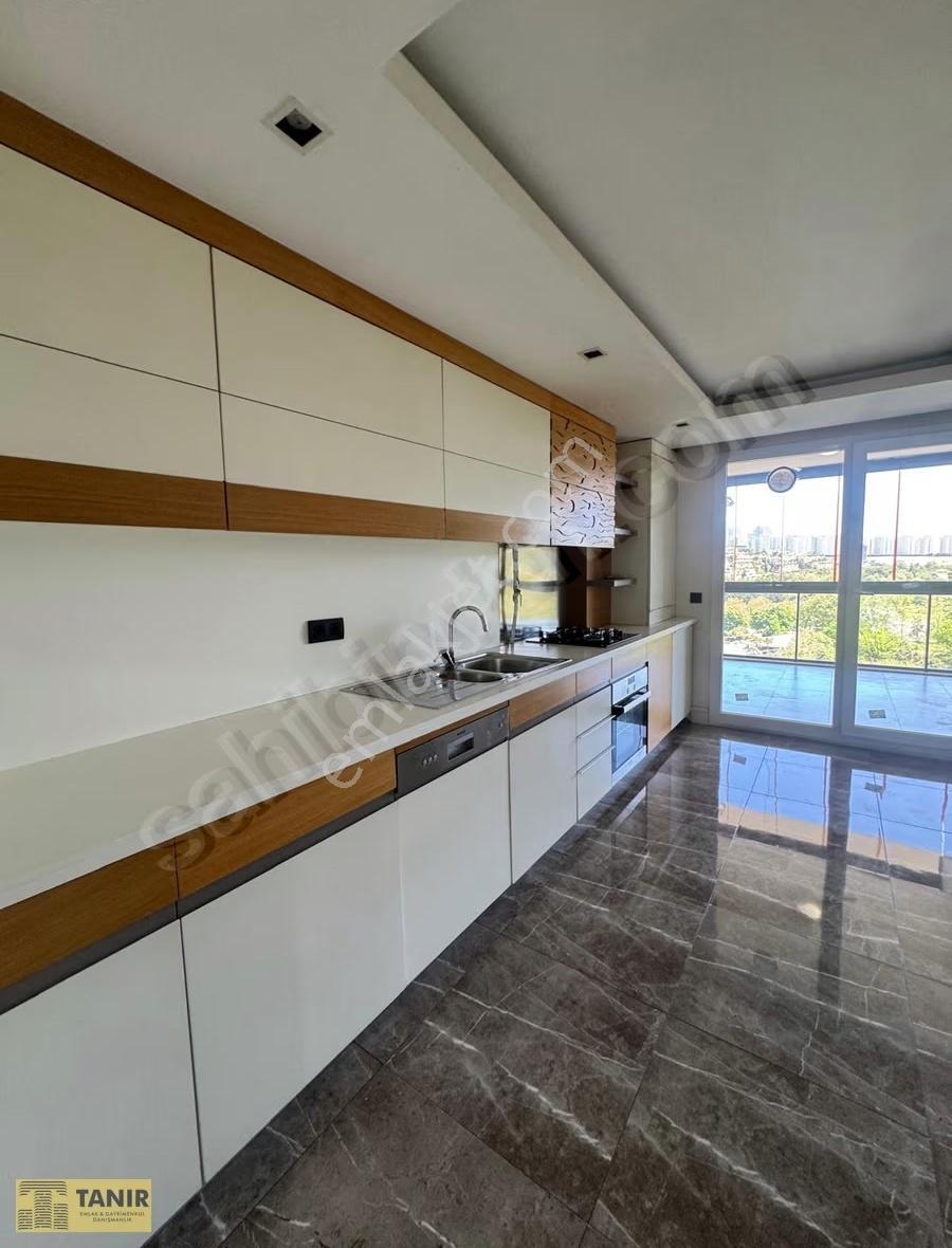 Bahçeşehir Gölet Manzaralı Kısa Katlı Sitede Kiralık 3+1 Daire - Görsel 11