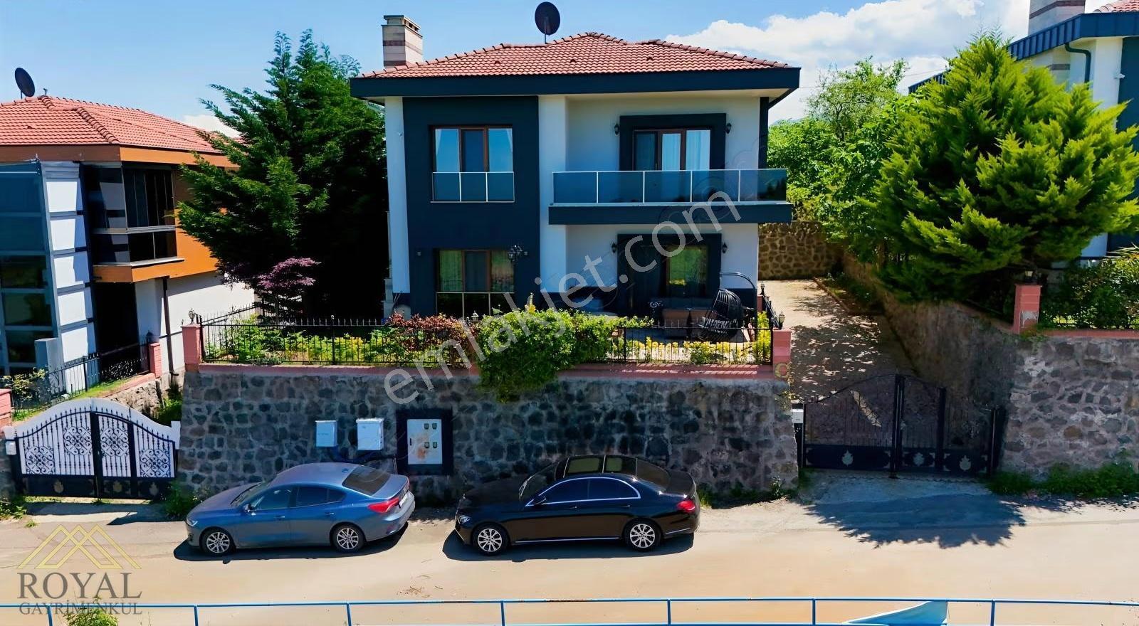 Trabzon Pelitli'de Satılık Deniz Ve Doğa Manzaralı Fırsat Villa