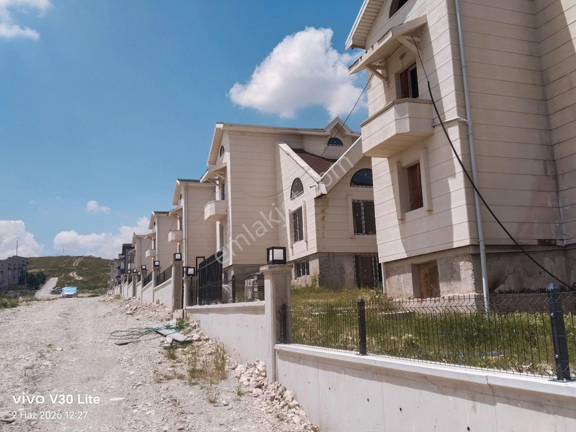 Bağlıca Mavi Ev Sitesinde Natamam 6+2 Satılık Müstakil Villa - Görsel 12