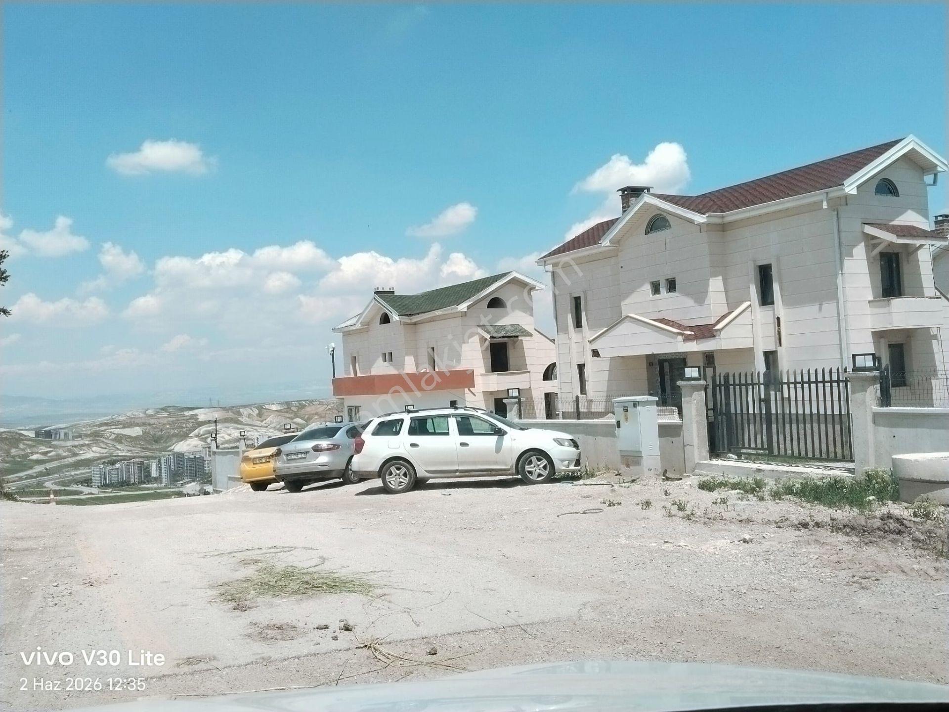 Bağlıca Mavi Ev Sitesinde Natamam 6+2 Satılık Müstakil Villa - Görsel 9