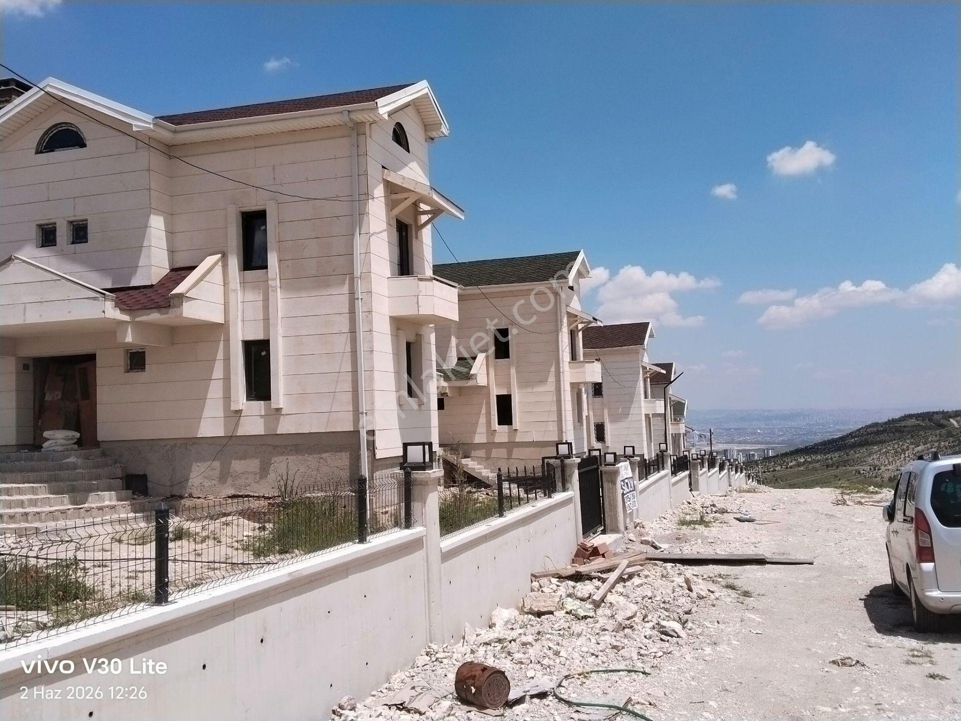 Bağlıca Mavi Ev Sitesinde Natamam 6+2 Satılık Müstakil Villa - Görsel 18