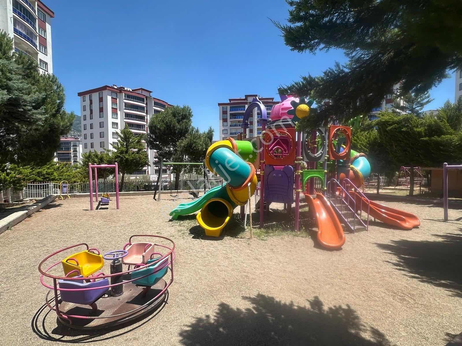 Remax Yeni'den İpeksaray Sitesinde Emsallerinden Uygun 4+1 Daire - Görsel 13