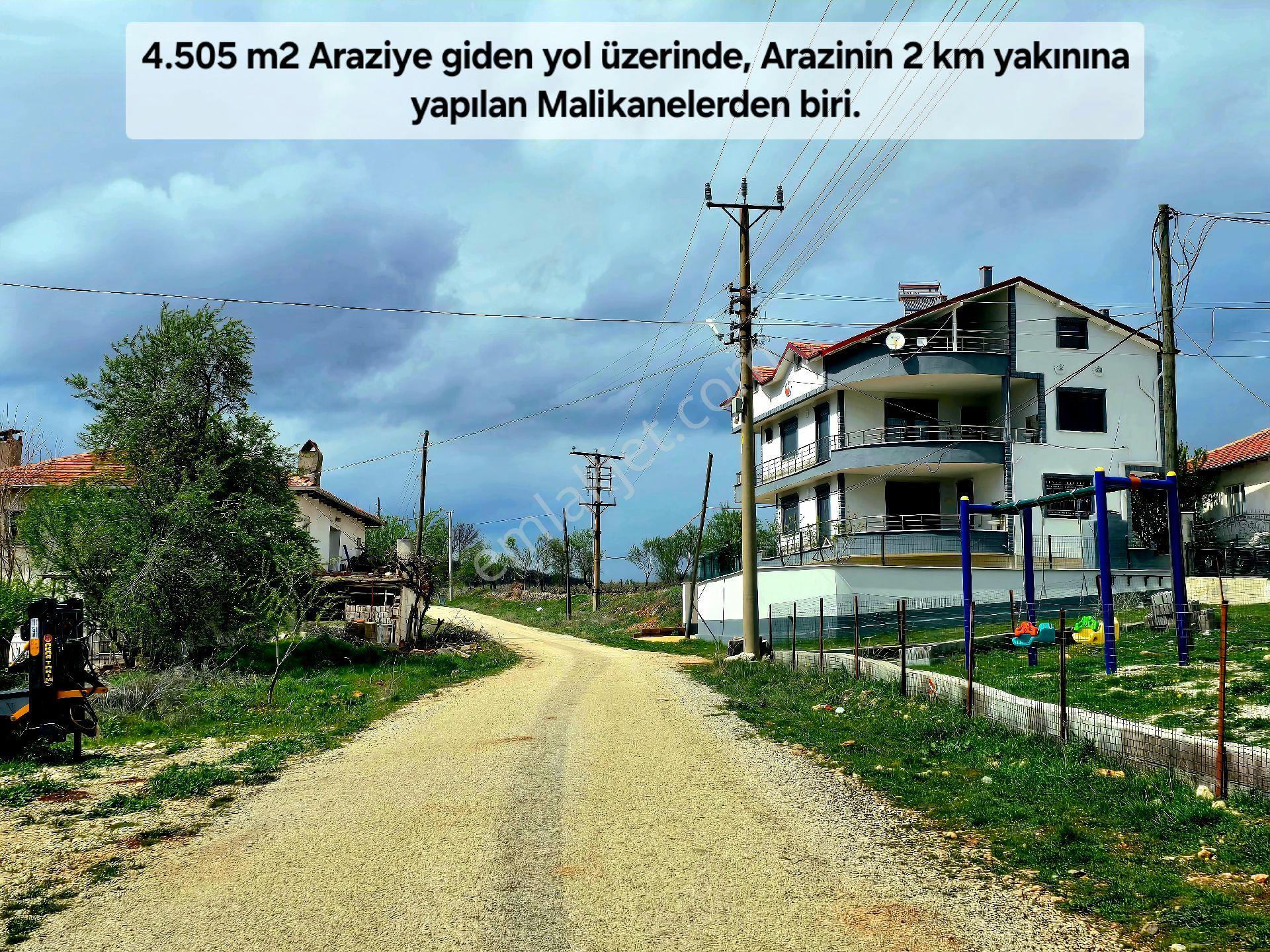 Uşak Karahallı Kavaklı'da Köyiçi 4505 M² Çiftlik İmarlı 110m² Villa Yapılabilir. Açıklamayı Okuyunuz - Görsel 8