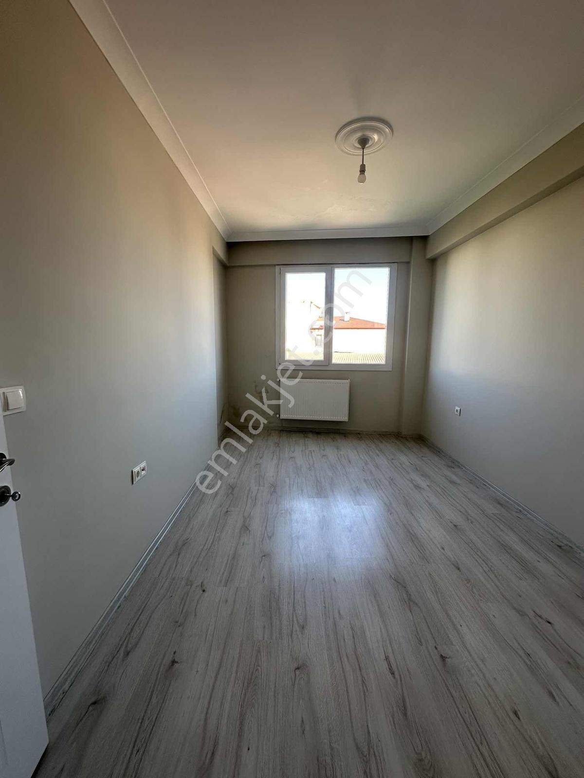 2+1 Doğalgazlı İskanlı Kiralık Köşe Daire - Görsel 3
