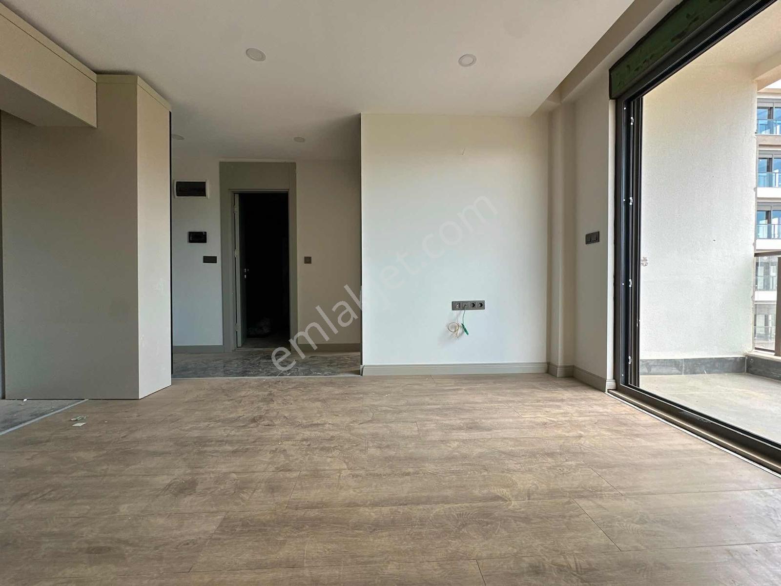 Site İçi | K.otopark | Ara Kat Satılık 1+1 - Görsel 5