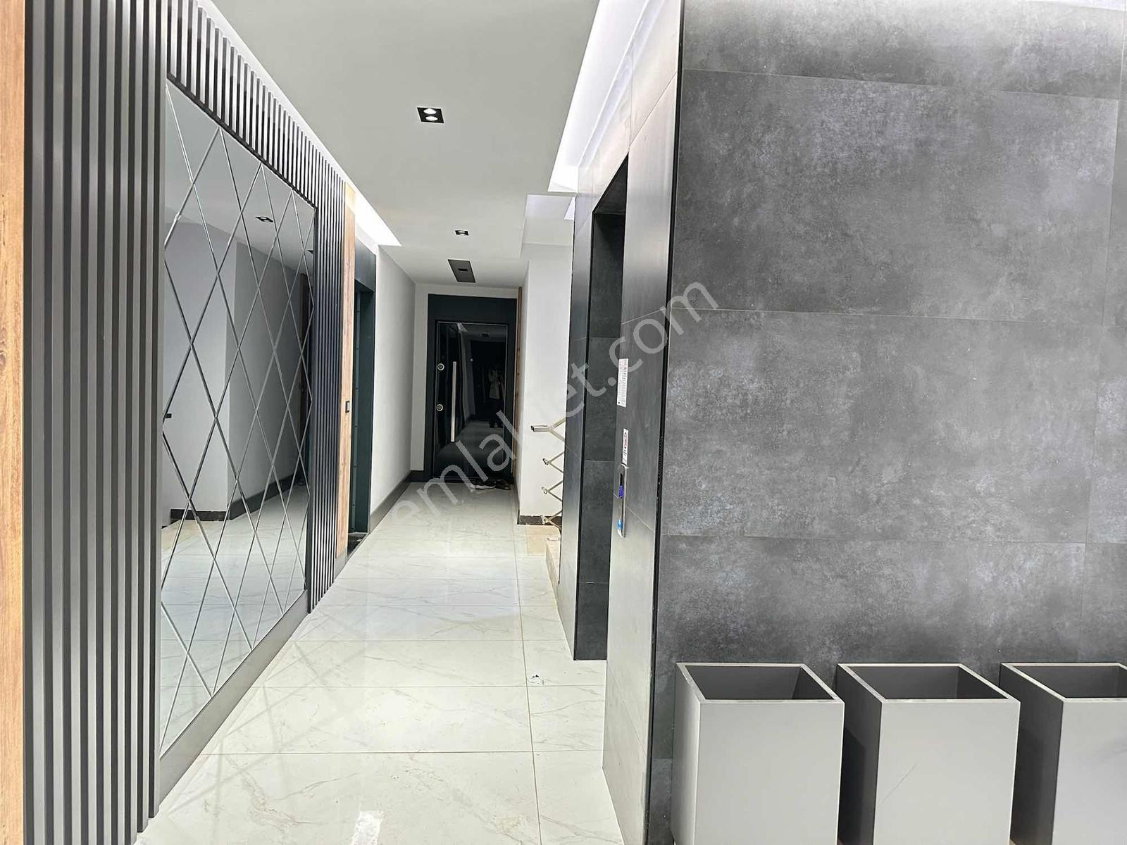 Havuz Cephe | Ara Kat Eşyalı Kiralık 1+1 - Görsel 14