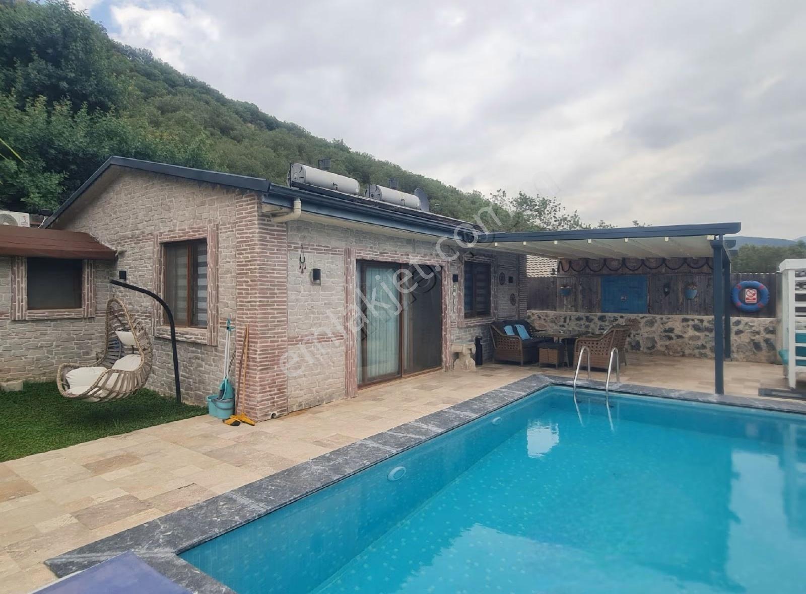 Kayaköyde Kısa Dönem Eşya Lı Havuzlu Villa.