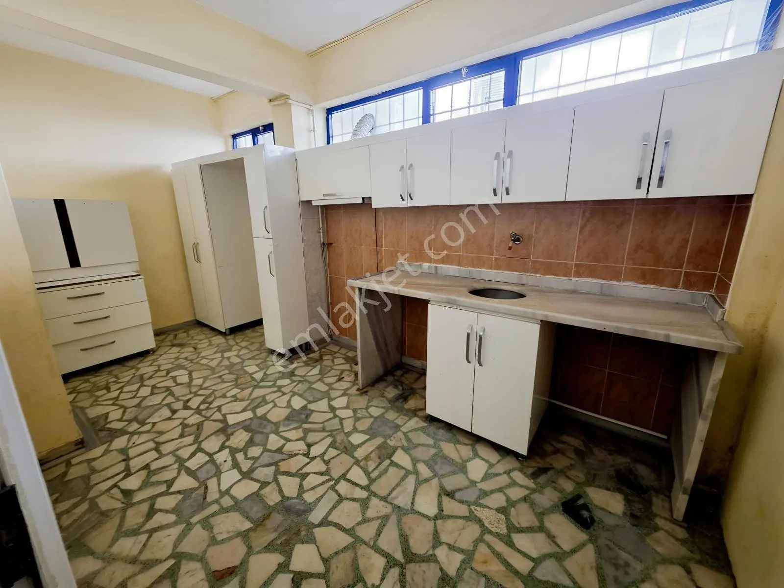 Mimar Emlak'tan Kiralık 1+1 Yüksek Giriş Daire - Görsel 5