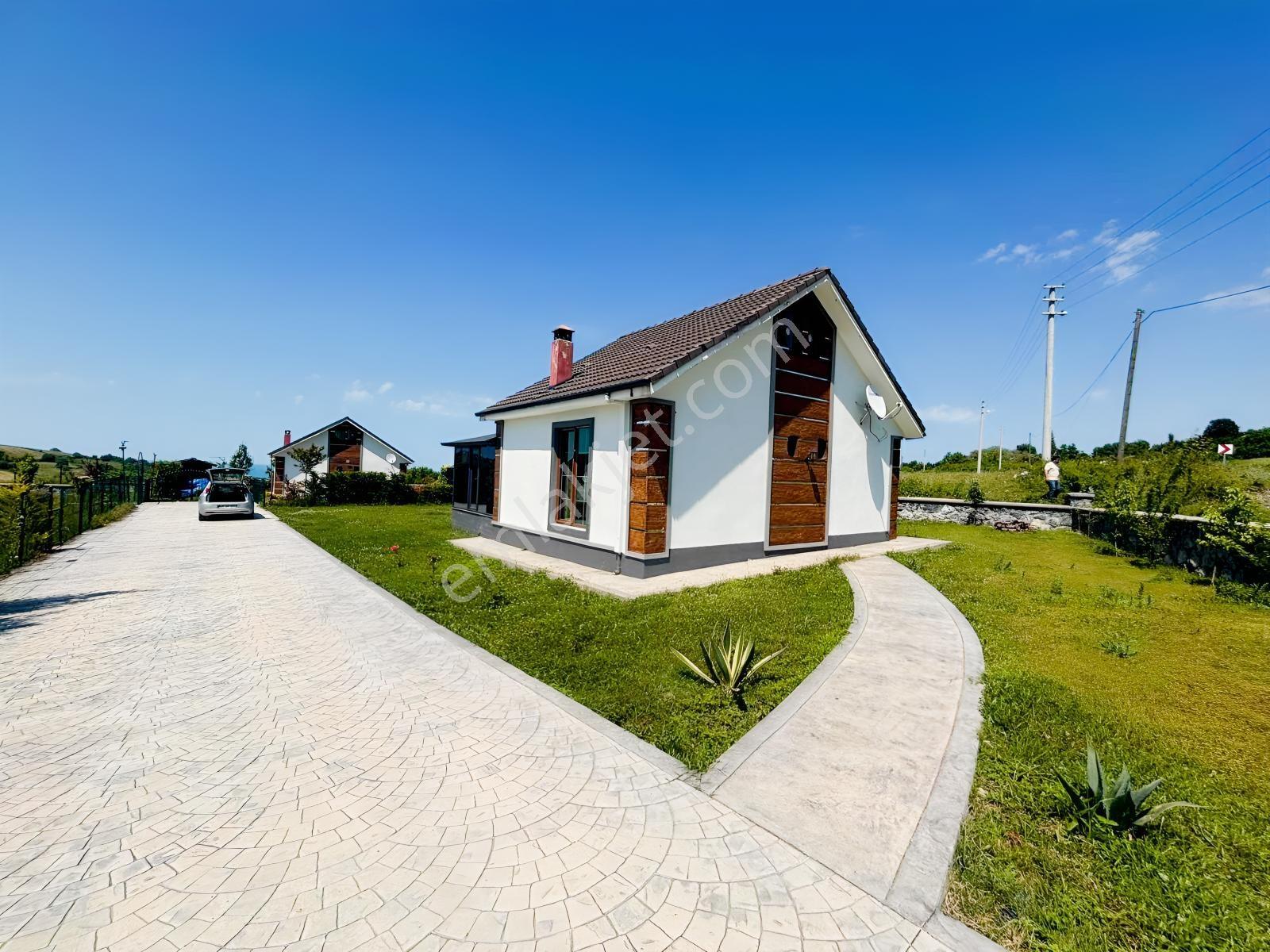 Alaçam Çeşme'de Deniz Manzaralı Geniş Bahçeli Ultra Lüks Villa