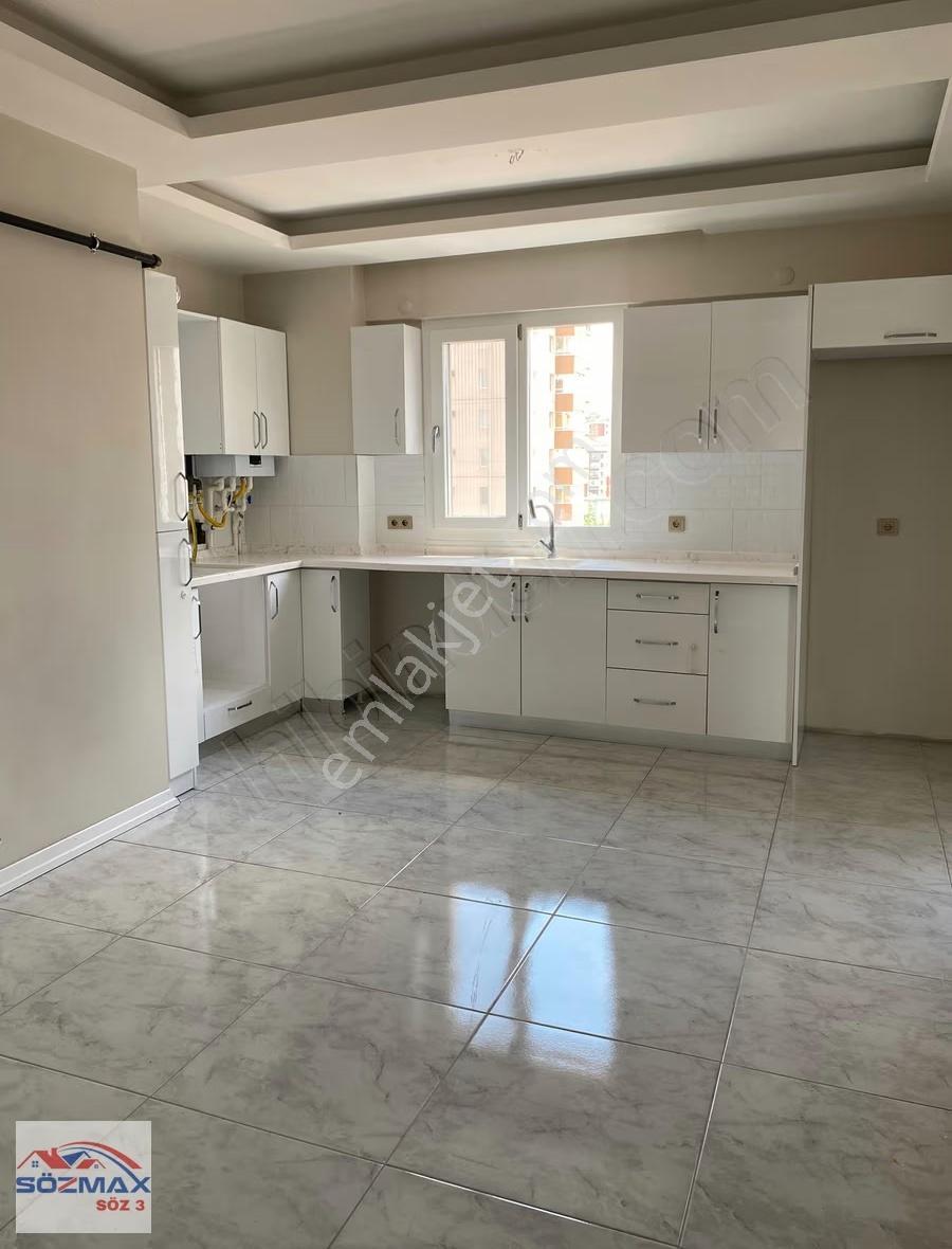 Aydınlıkevlerde Pazar Yerine Yakın 3 Yıllık Bina 2,5+1 Kiralık - Görsel 2