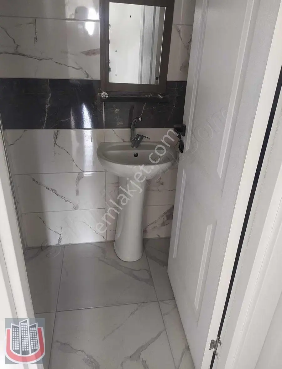 Kiralık Baştan İtibaren Az Hasarlı Daire 2+1 - Görsel 2