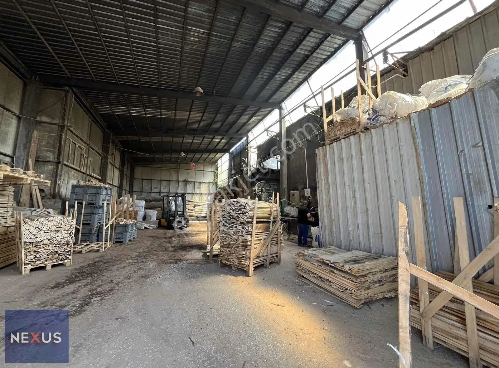 Sultanbeyli'de 700 M2 Düz Girişli Kiralık Depo