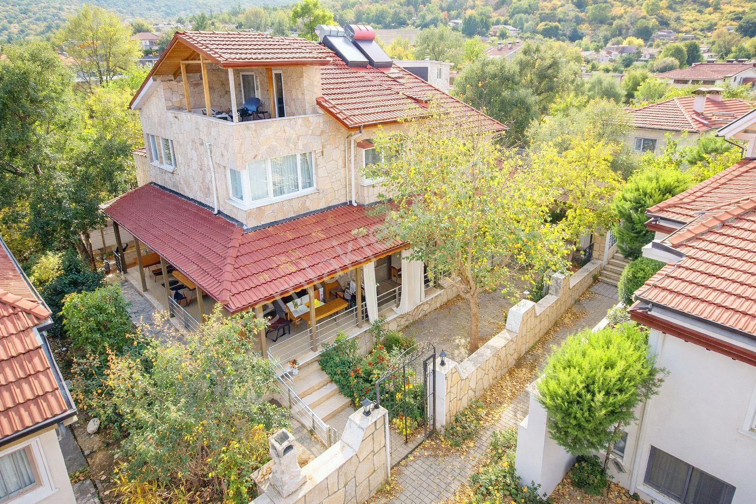 Davutlar Bölgesi Triplex Bahçeli Villa