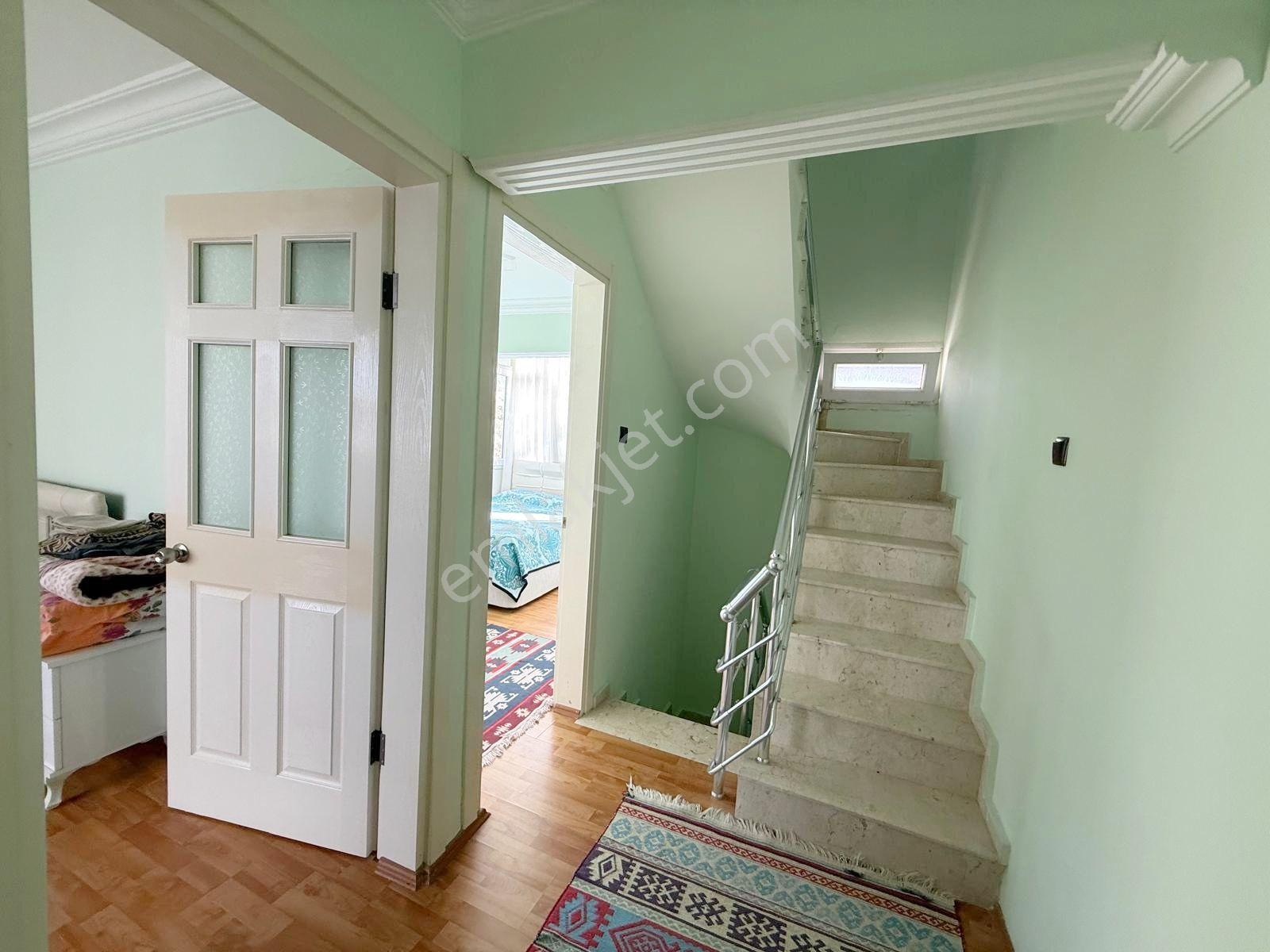 Davutlar Bölgesi Triplex Bahçeli Villa - Görsel 18