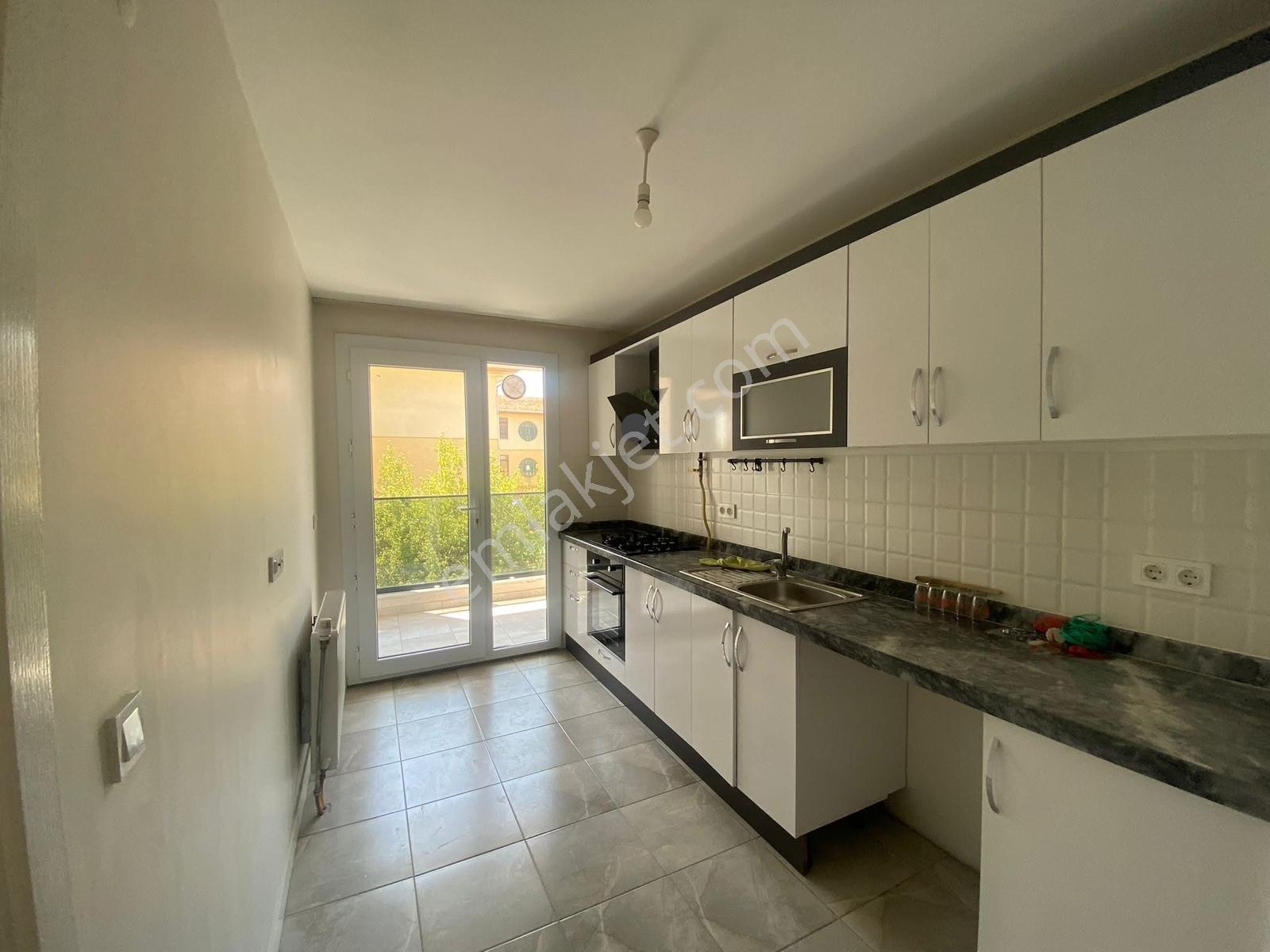 Semra Hanım Konaklarında Geniş 2+1 Ebeveyn Banyolu Kiralık Daire