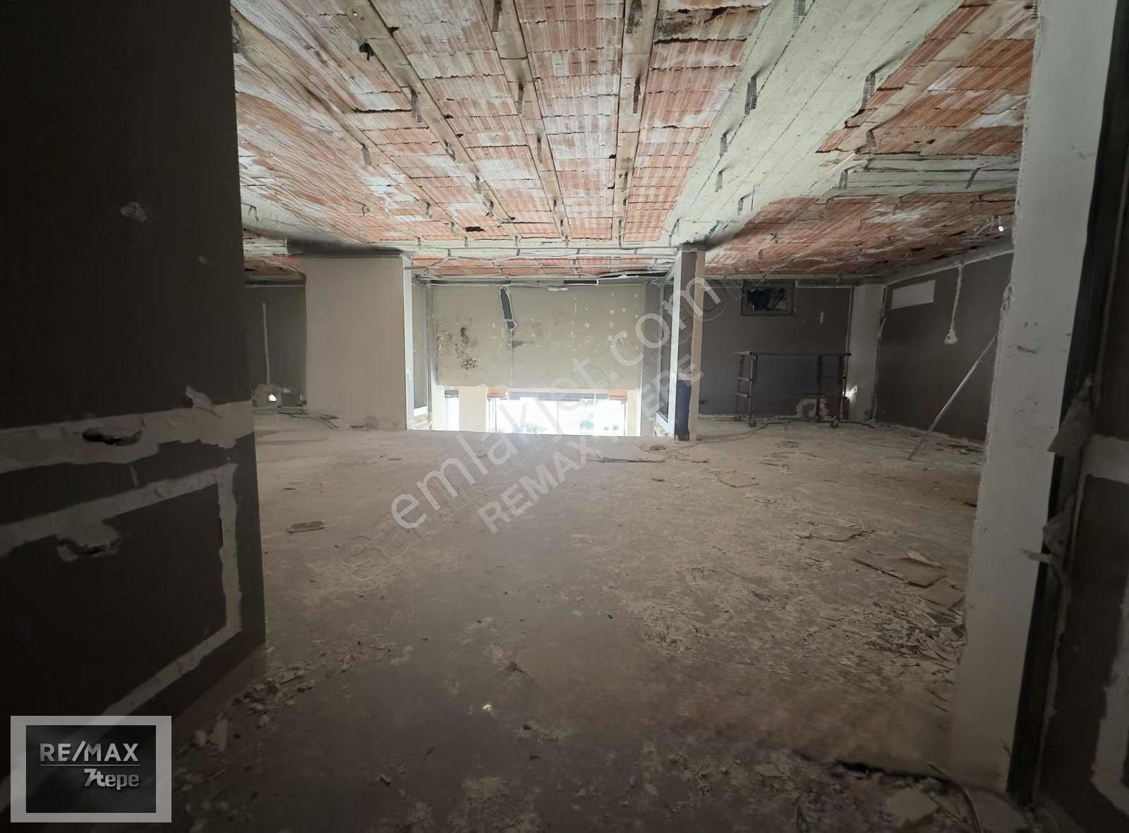 Remax7tepe'den Acarkent'te Prestijli Konumda 490 M2 Ticari Alan - Görsel 3
