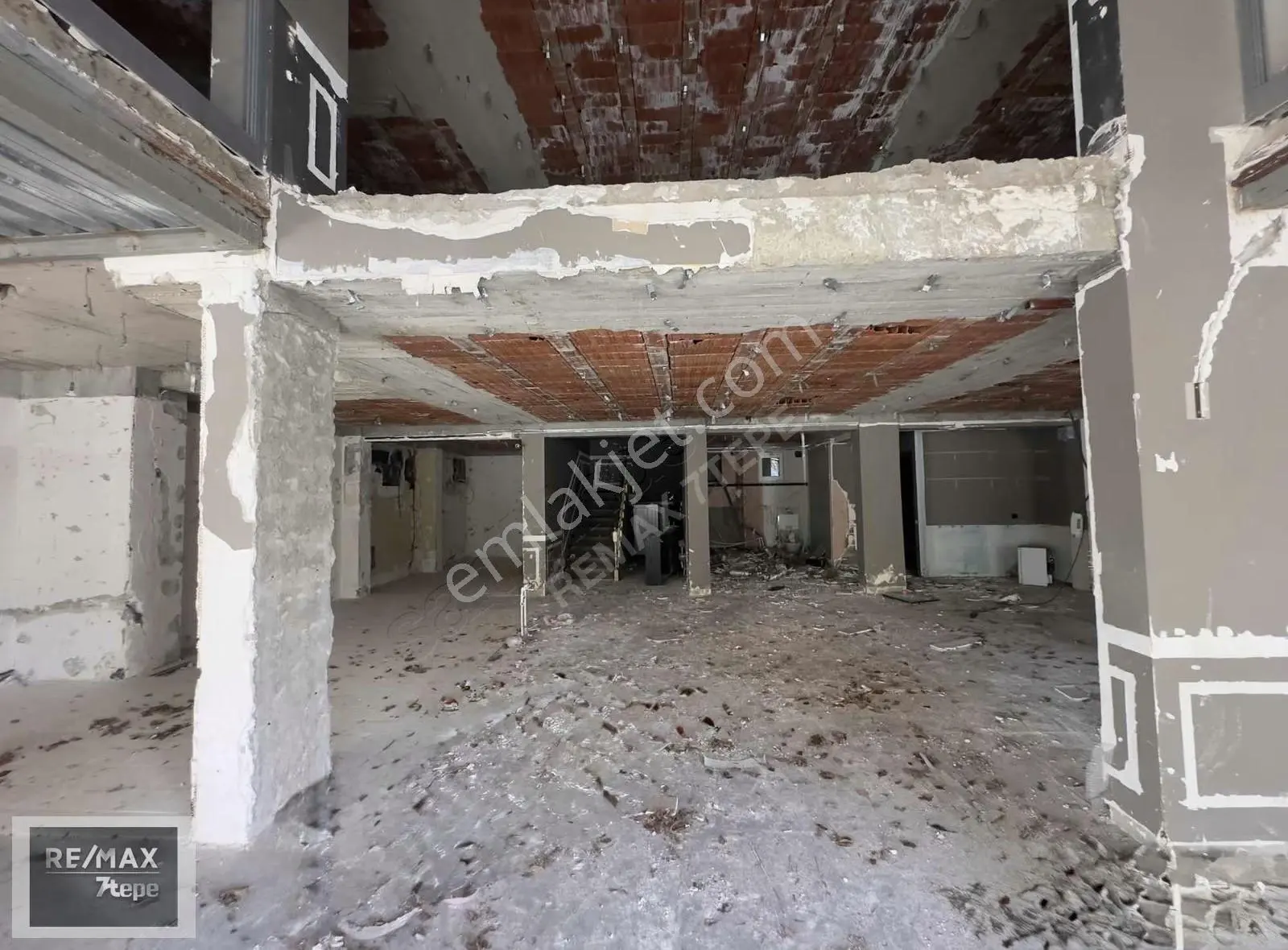 Remax7tepe'den Acarkent'te Prestijli Konumda 490 M2 Ticari Alan - Görsel 4