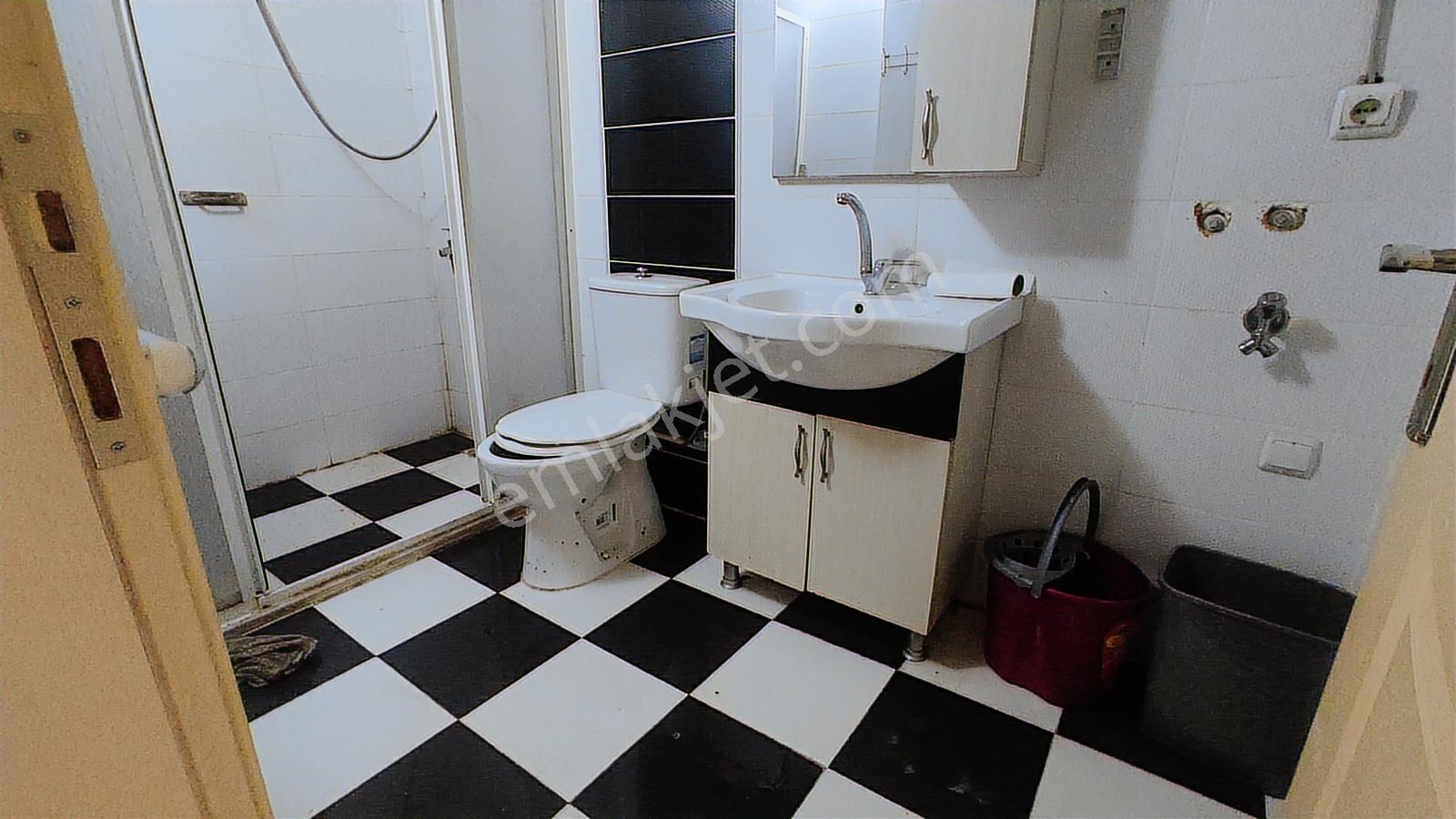 Karabağlar Uğur Mumcu Mh Balkonlu Kiralık Geniş 1+1 - Görsel 13