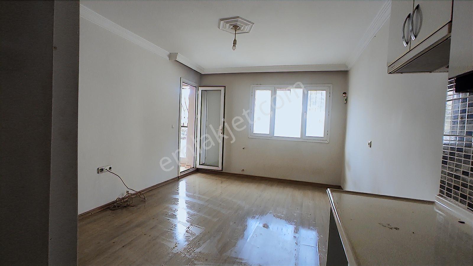 Karabağlar Uğur Mumcu Mh Balkonlu Kiralık Geniş 1+1 - Görsel 7