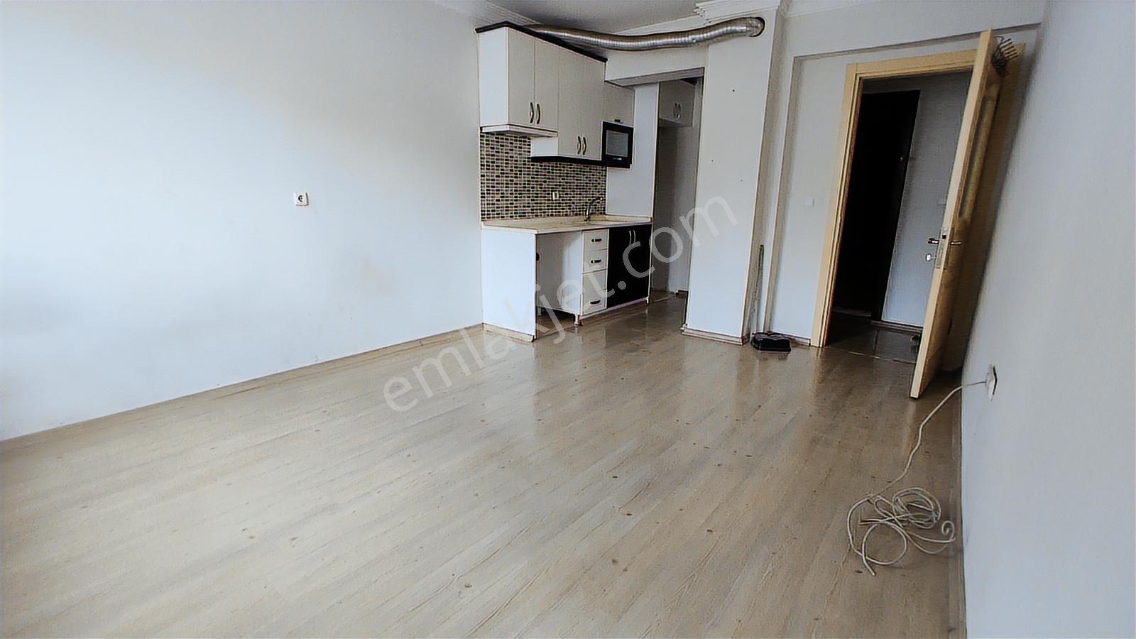 Karabağlar Uğur Mumcu Mh Balkonlu Kiralık Geniş 1+1 - Görsel 25
