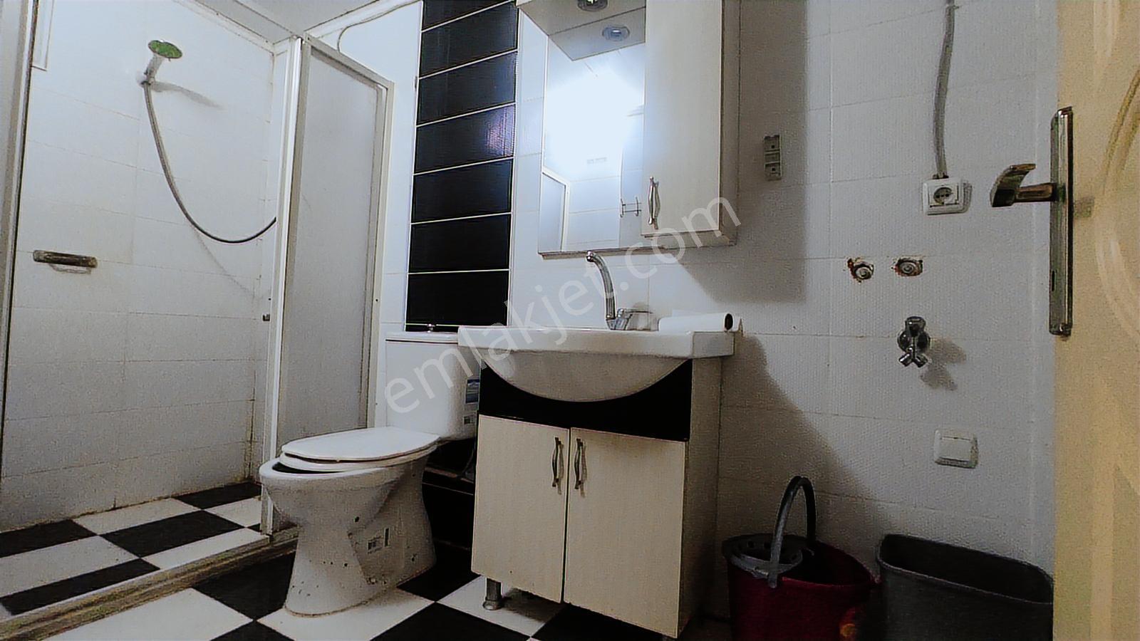 Karabağlar Uğur Mumcu Mh Balkonlu Kiralık Geniş 1+1 - Görsel 14