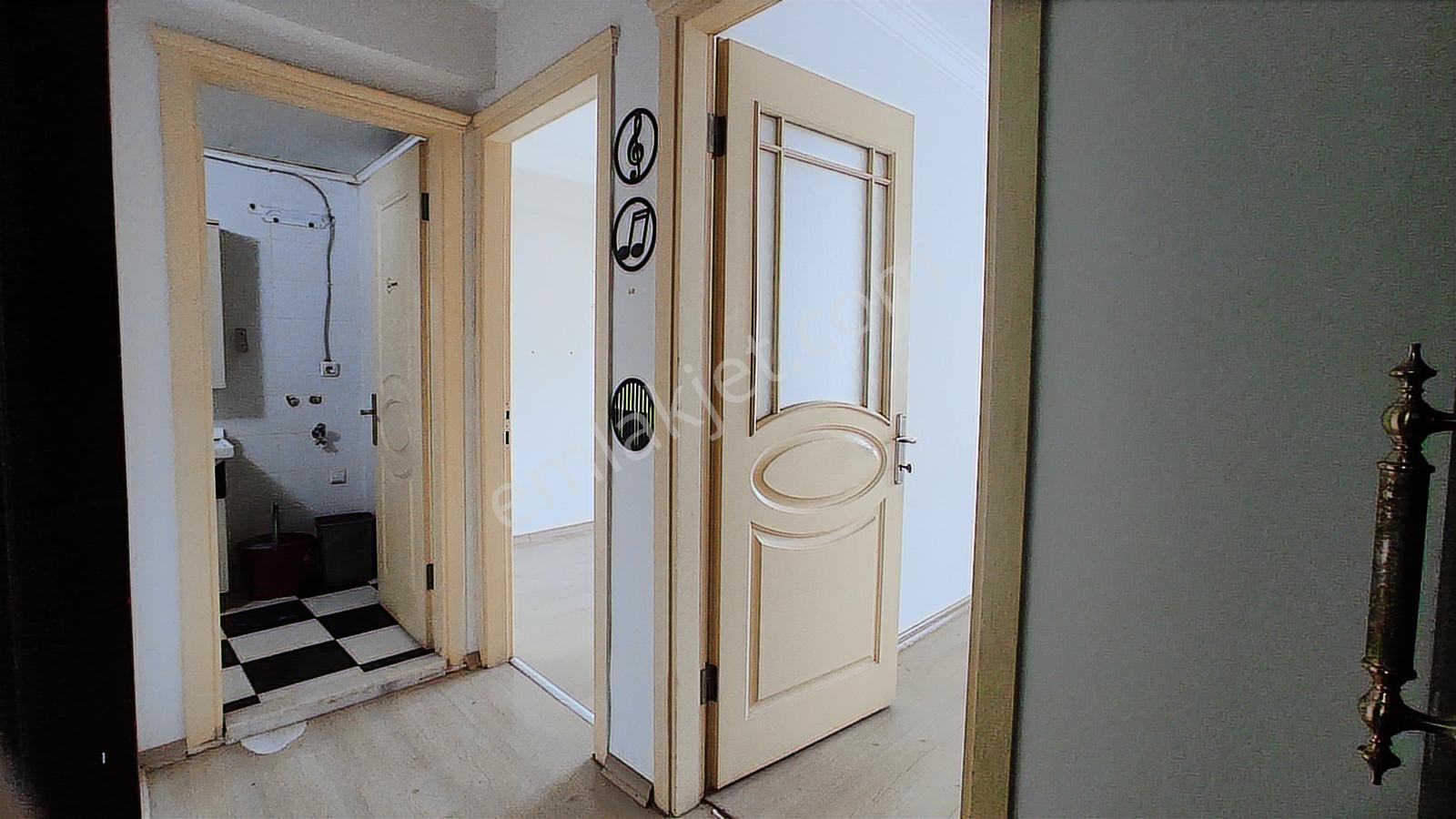 Karabağlar Uğur Mumcu Mh Balkonlu Kiralık Geniş 1+1 - Görsel 19