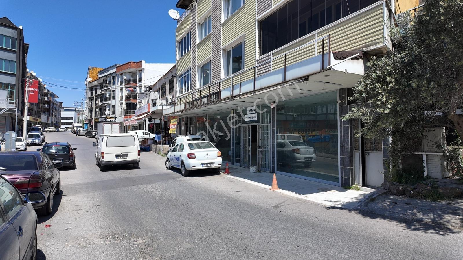 Ufuk Mh. Ana Cadde Üzeri Meydan Cepheli 200+40 M2 Kiralık Mağaza - Görsel 2
