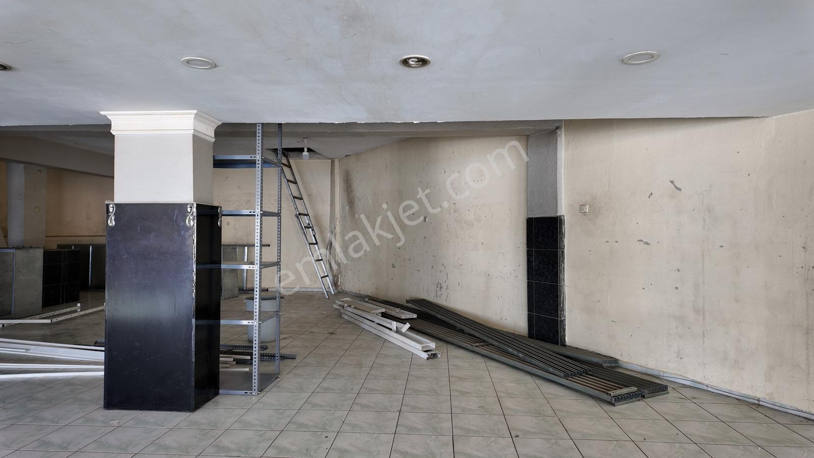 Ufuk Mh. Ana Cadde Üzeri Meydan Cepheli 200+40 M2 Kiralık Mağaza - Görsel 14